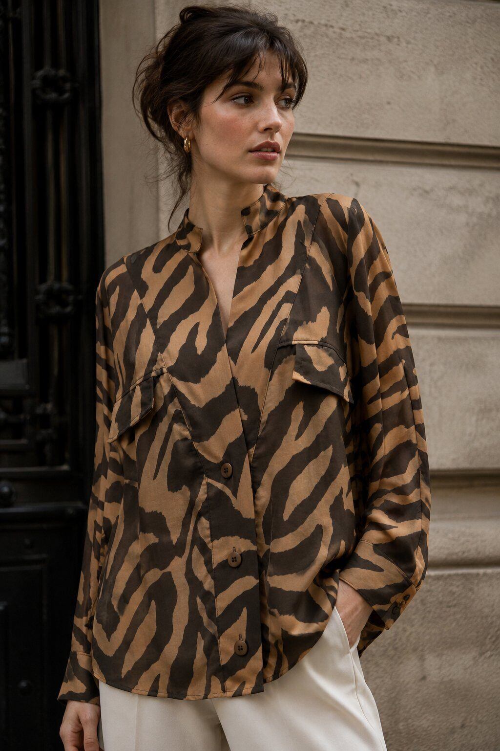 Grossista Farfalla - Camicia da donna con collo alto e stampa