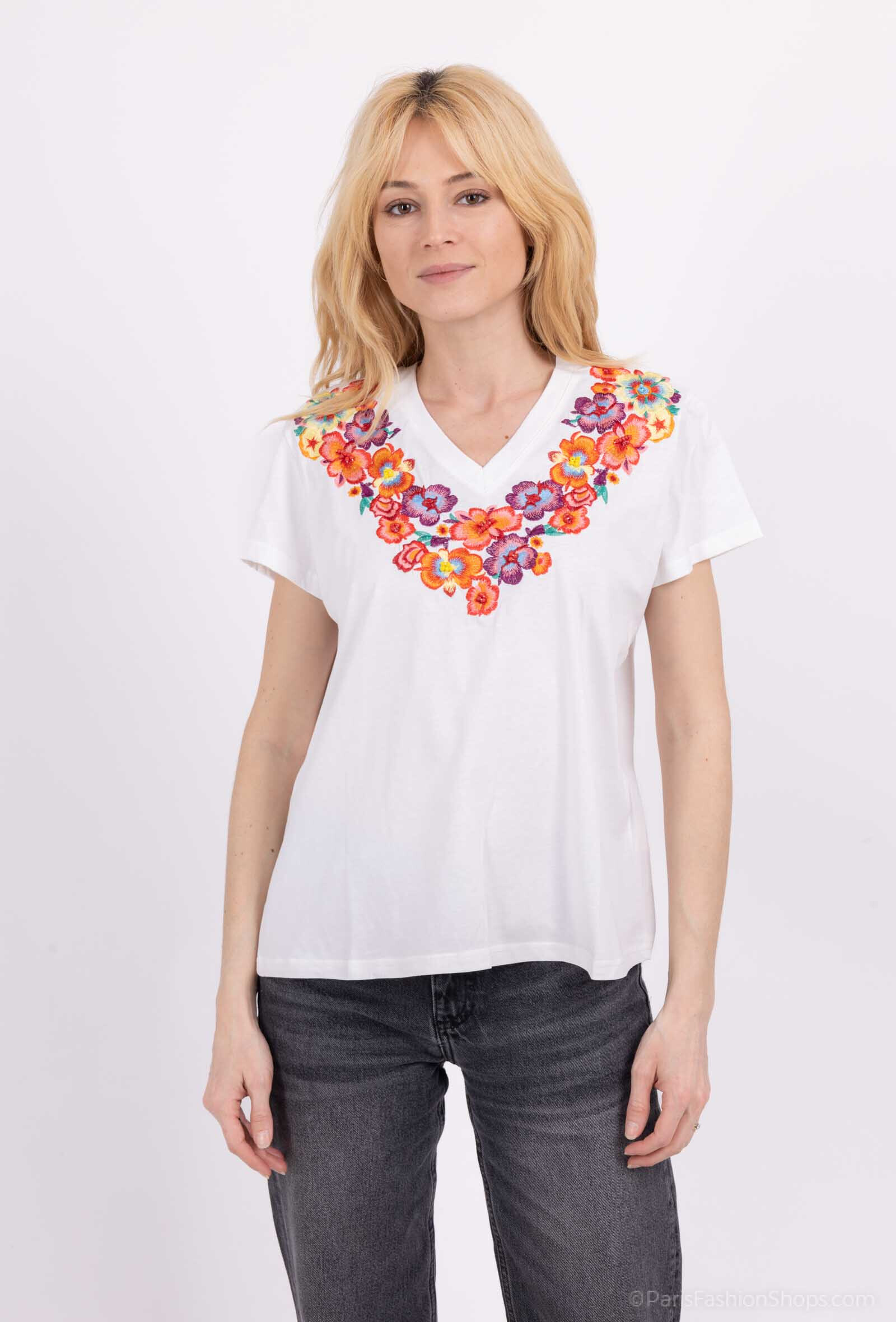 Wholesaler FASHION C&Z - Printed V-NECK T-shirt