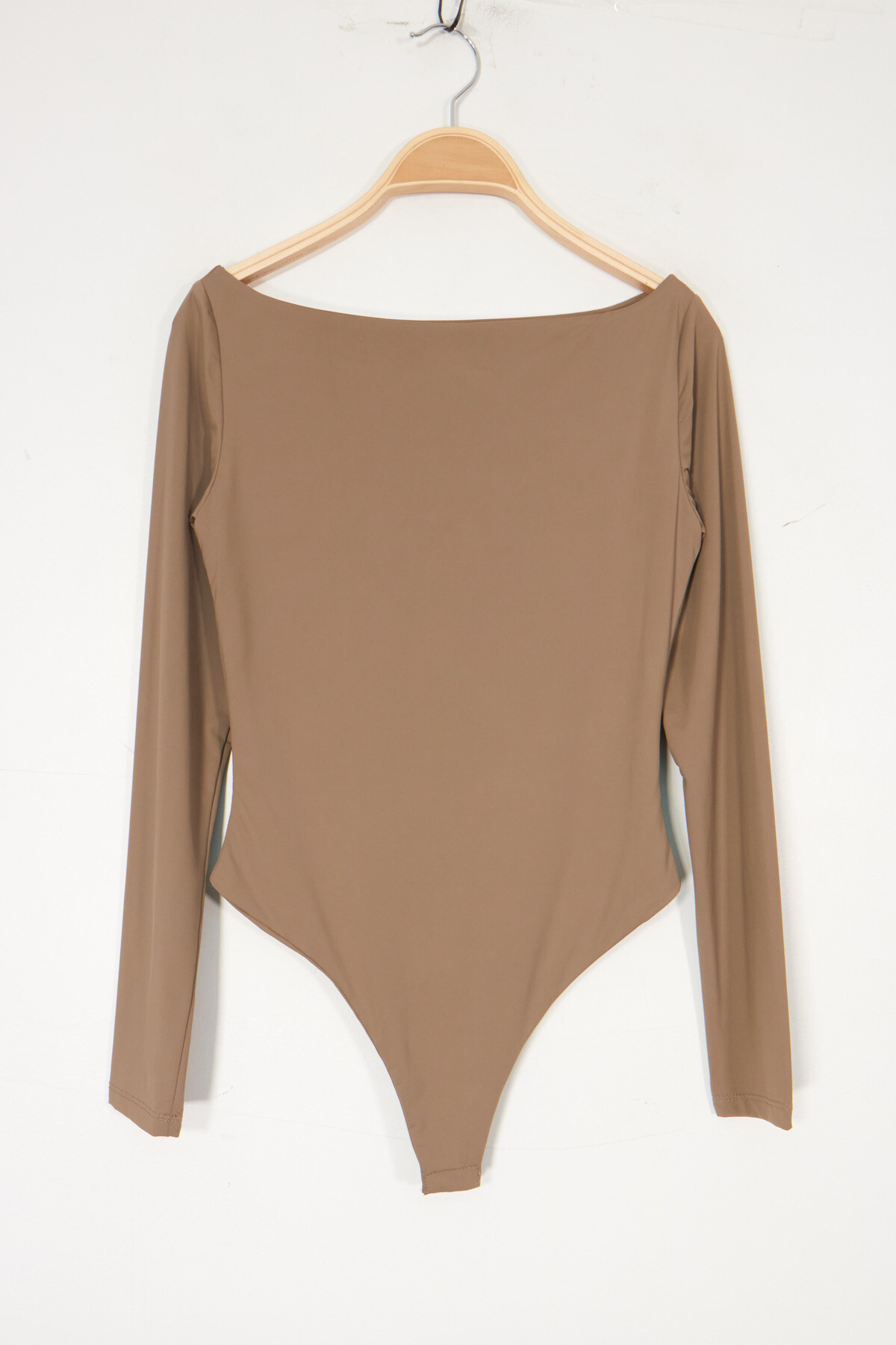 Grossista FASHION SELECT - Body a maniche lunghe con scollo a barchetta