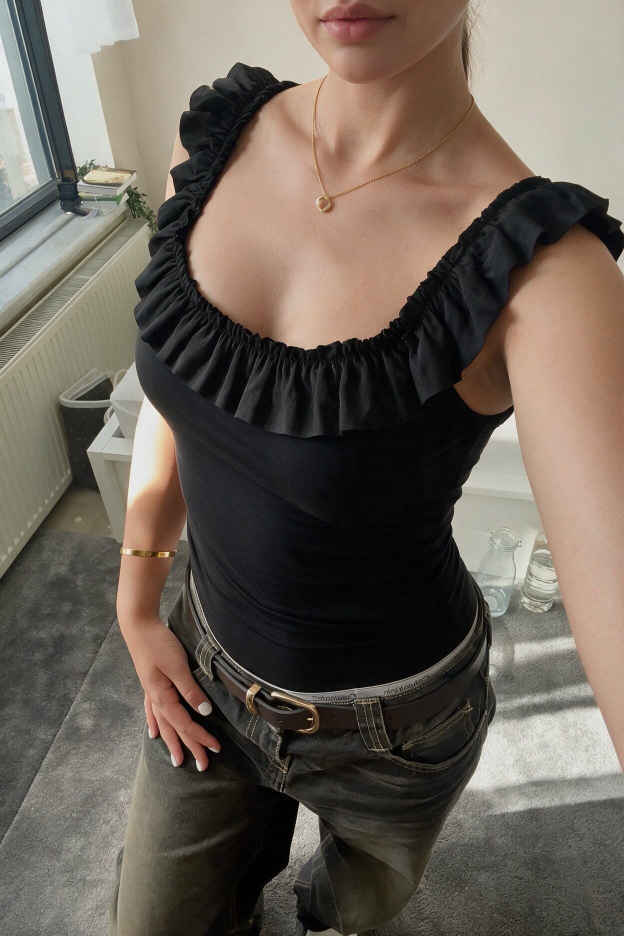 Grossiste FASHION SELECT - Débardeur volanté à encolure carrée