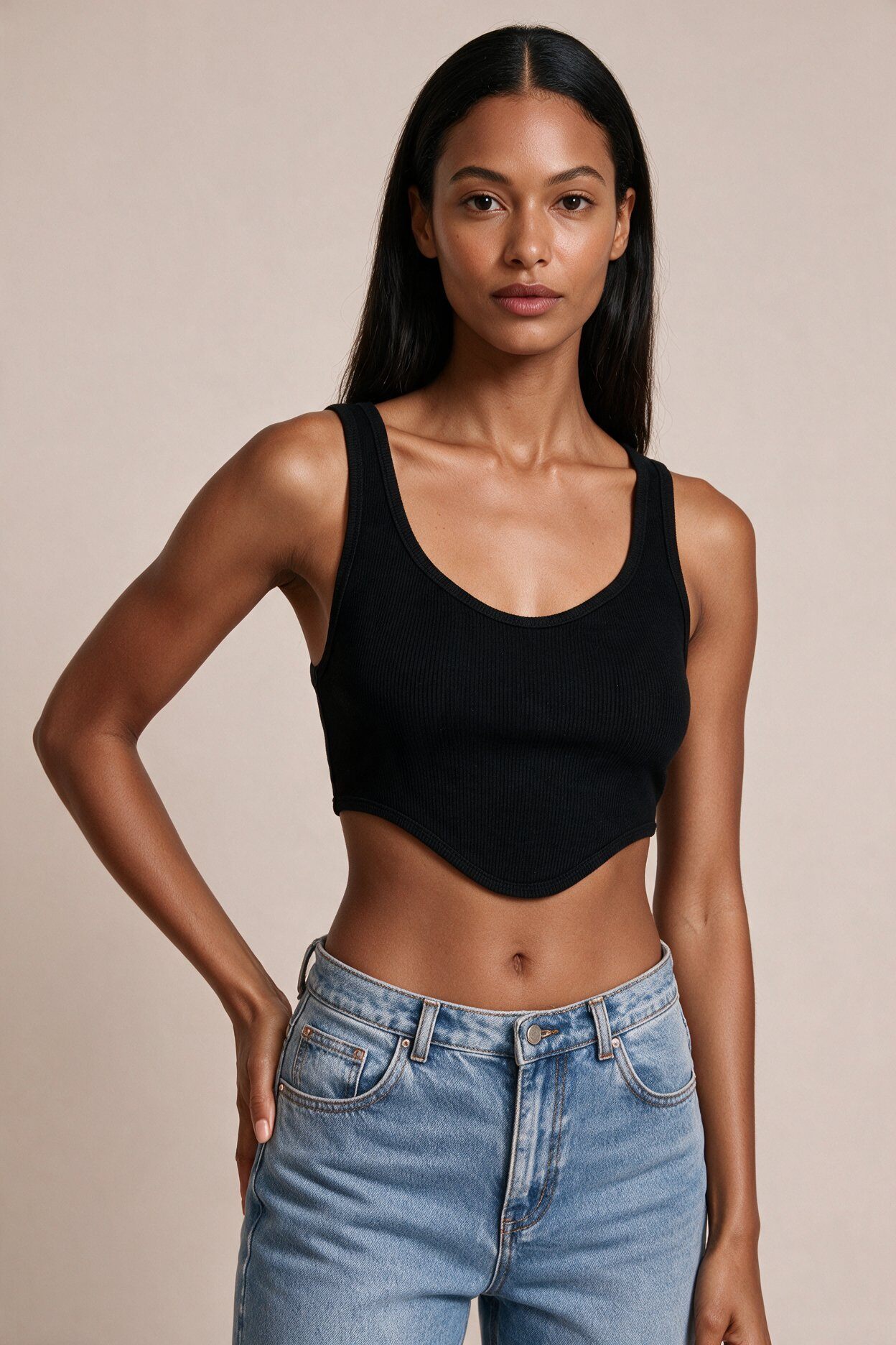 Grossiste FASHION SELECT - Crop top sans manches à découpe sous poitrine
