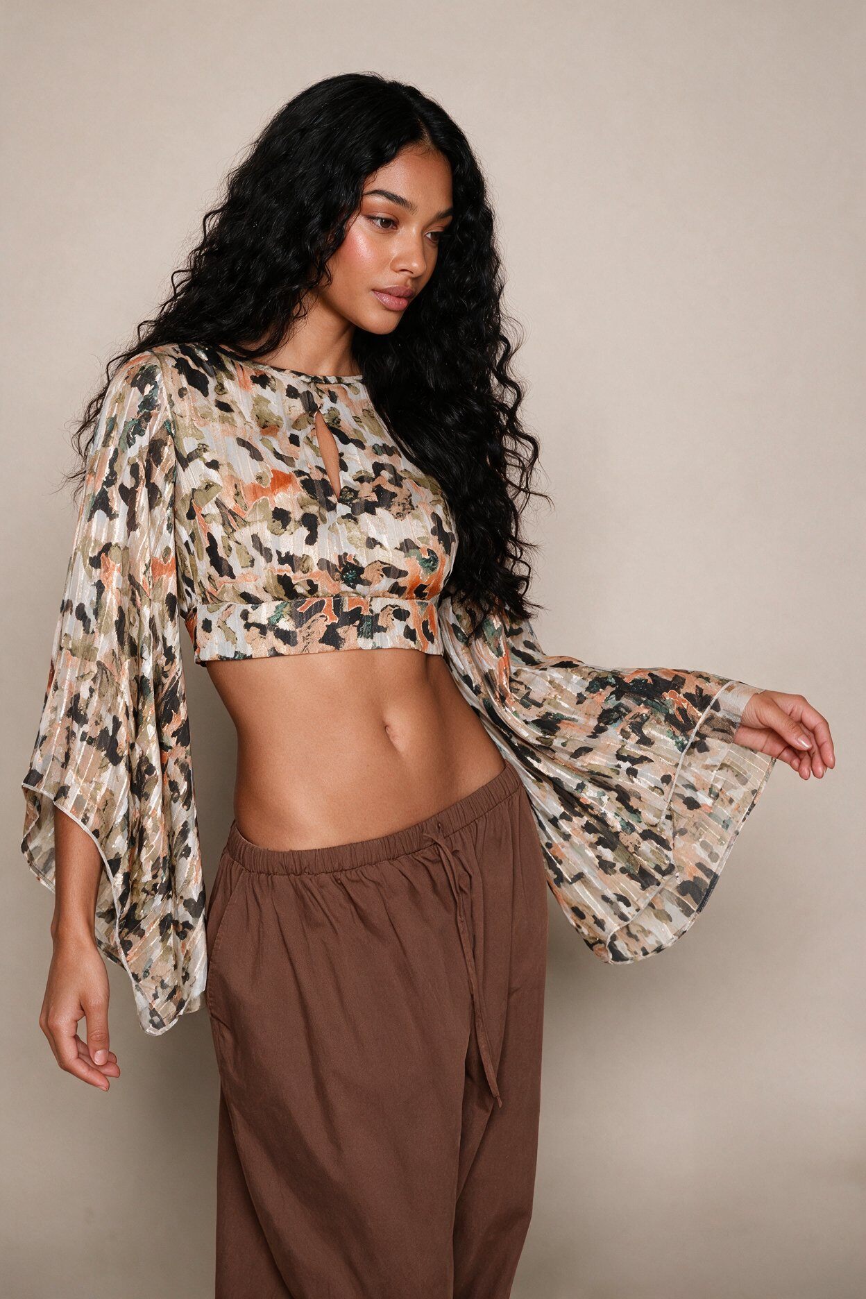 Grossiste FASHION SELECT - Crop top imprimé à manches papillon