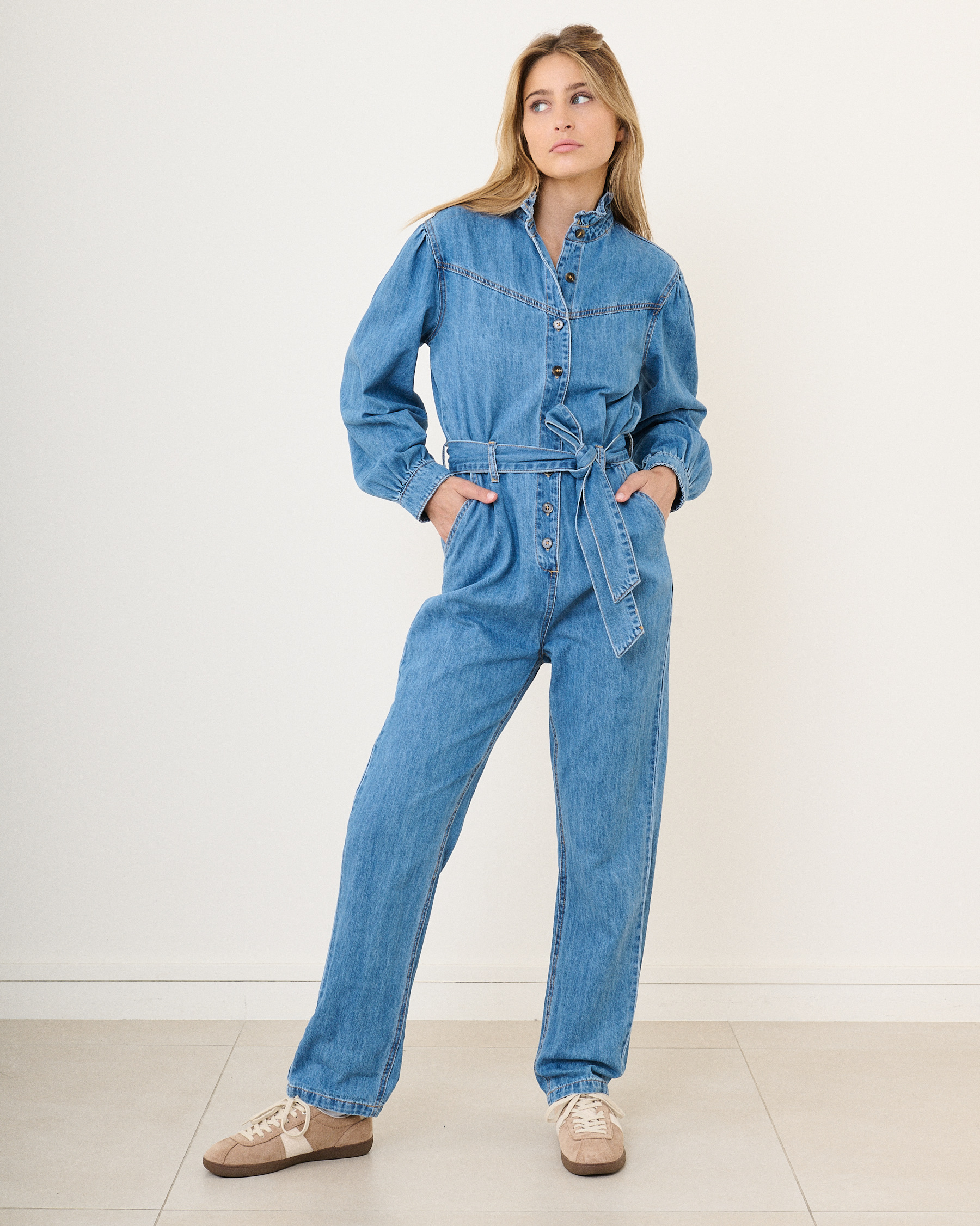Grossista Feelkoo - tuta in denim con colletto a volant