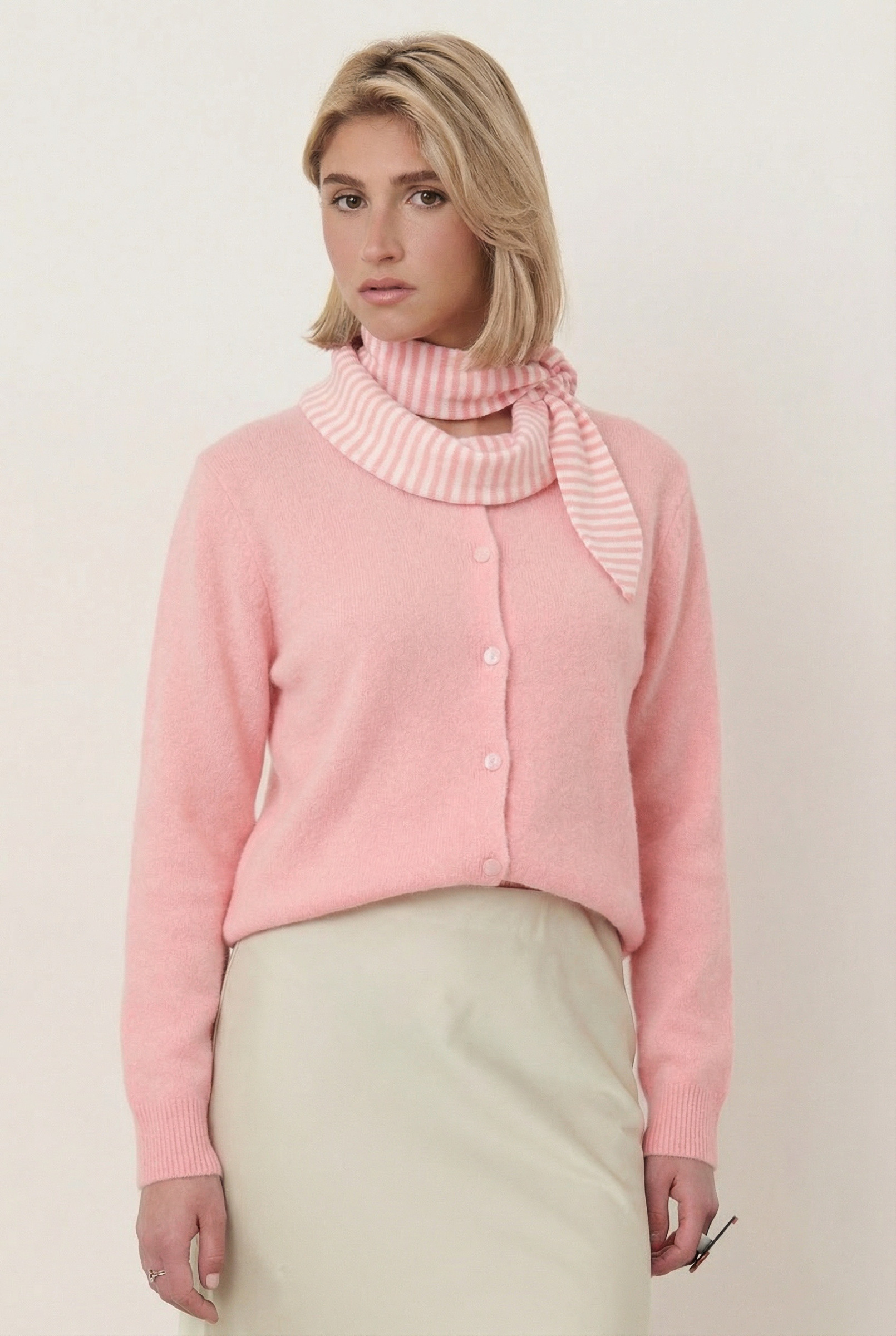 Grossiste Feelkoo - Gilets en maille avec un foulard à rayures