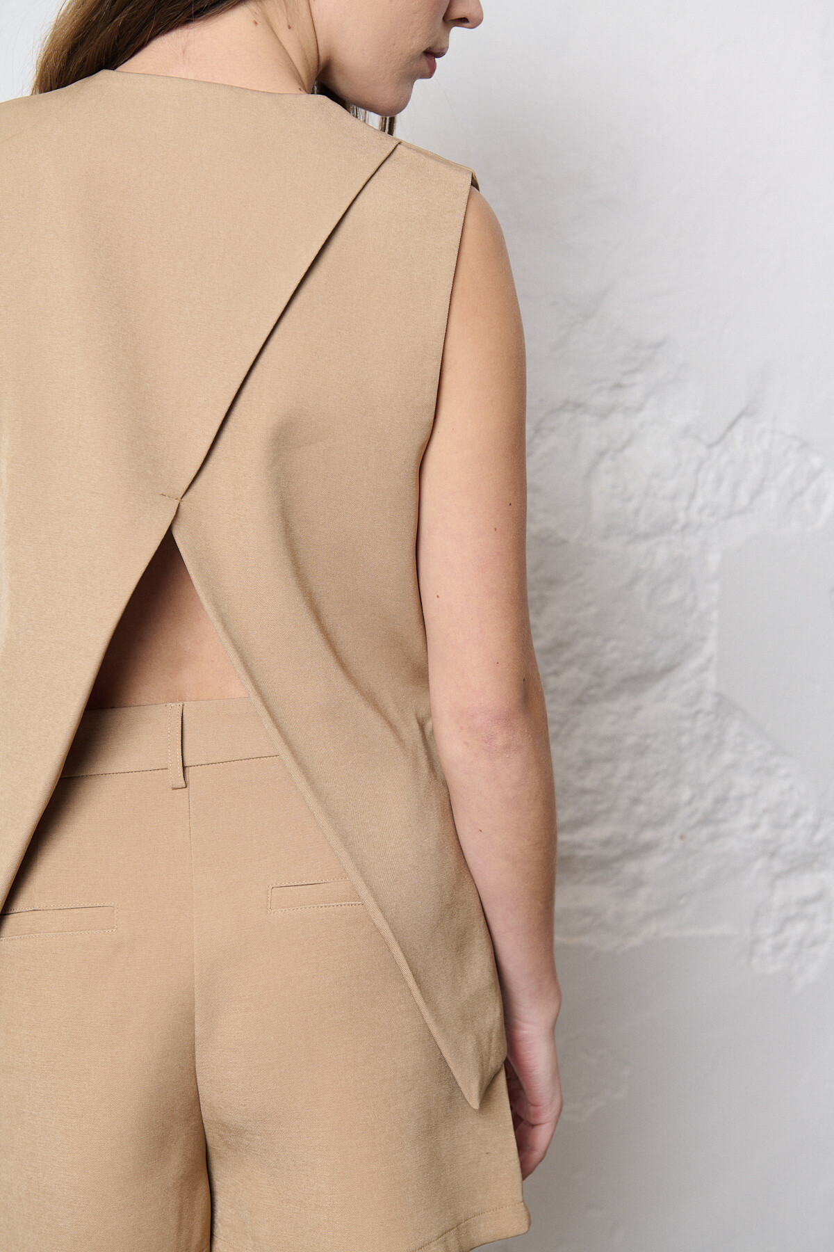 Grossista Feelkoo - Gilet aderente aperto sulla schiena