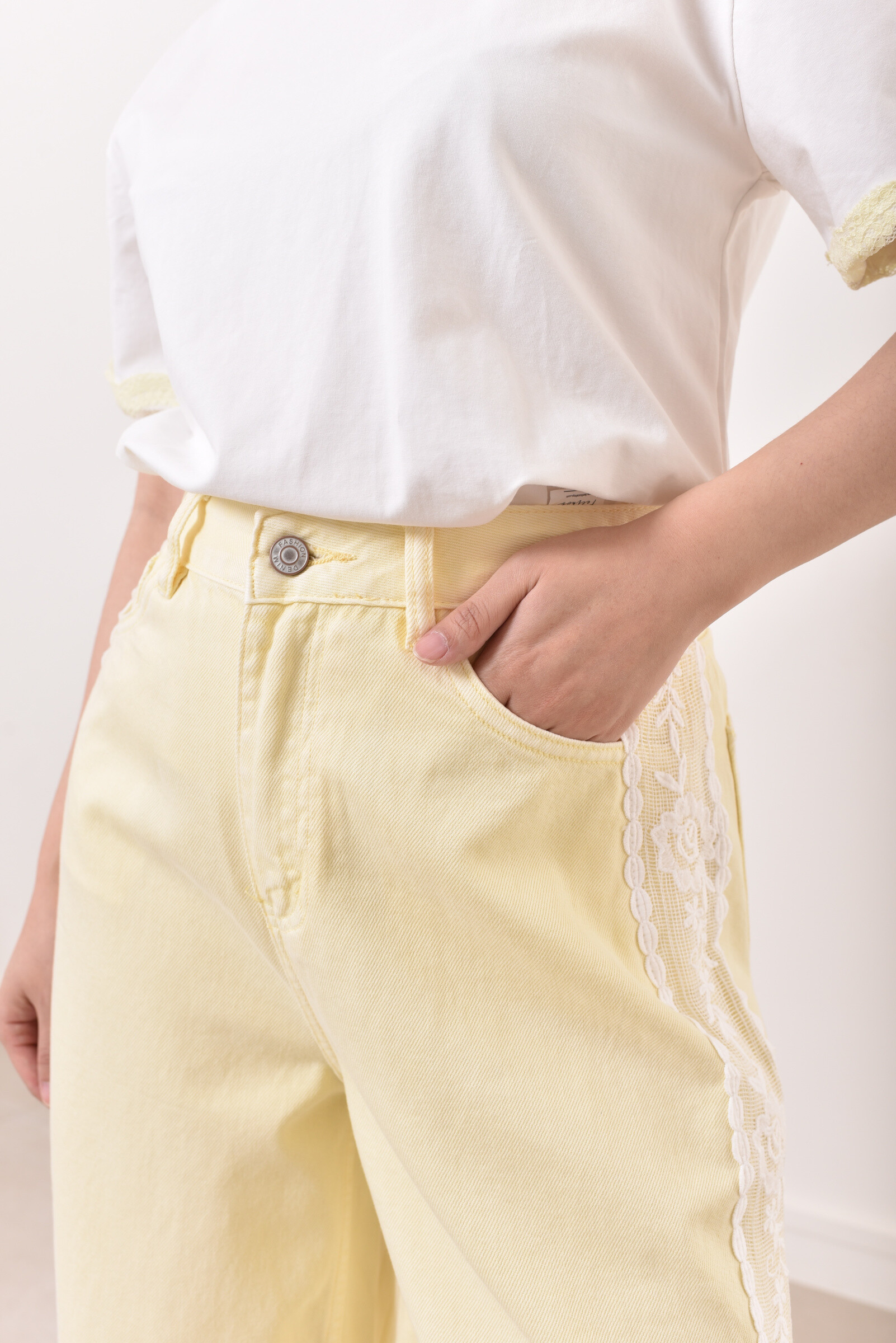 Mayorista Feelkoo - Bermudas a bordo de encaje en mezclilla lavada