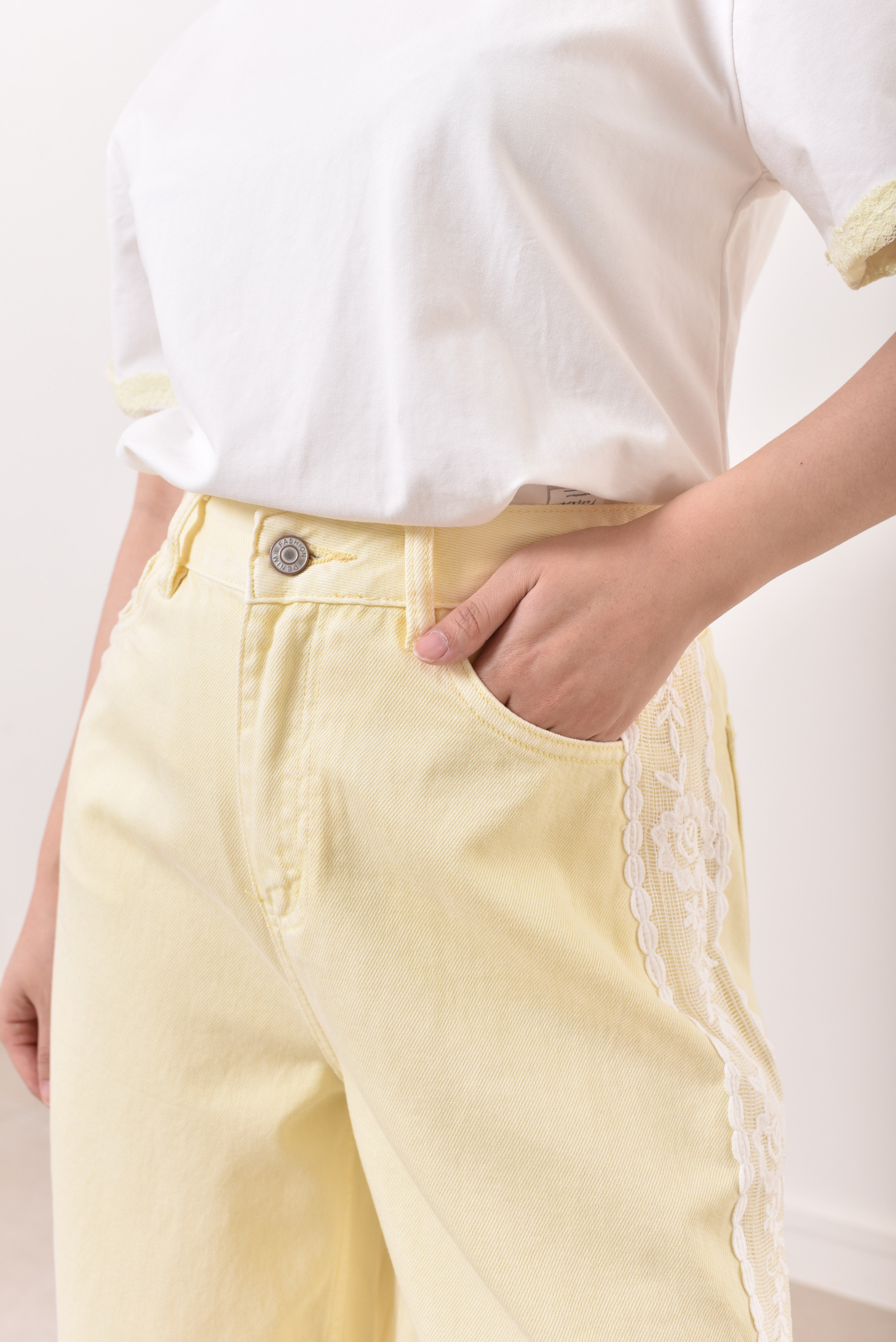 Wholesaler Feelkoo - Bermuda on board lace in washed denim