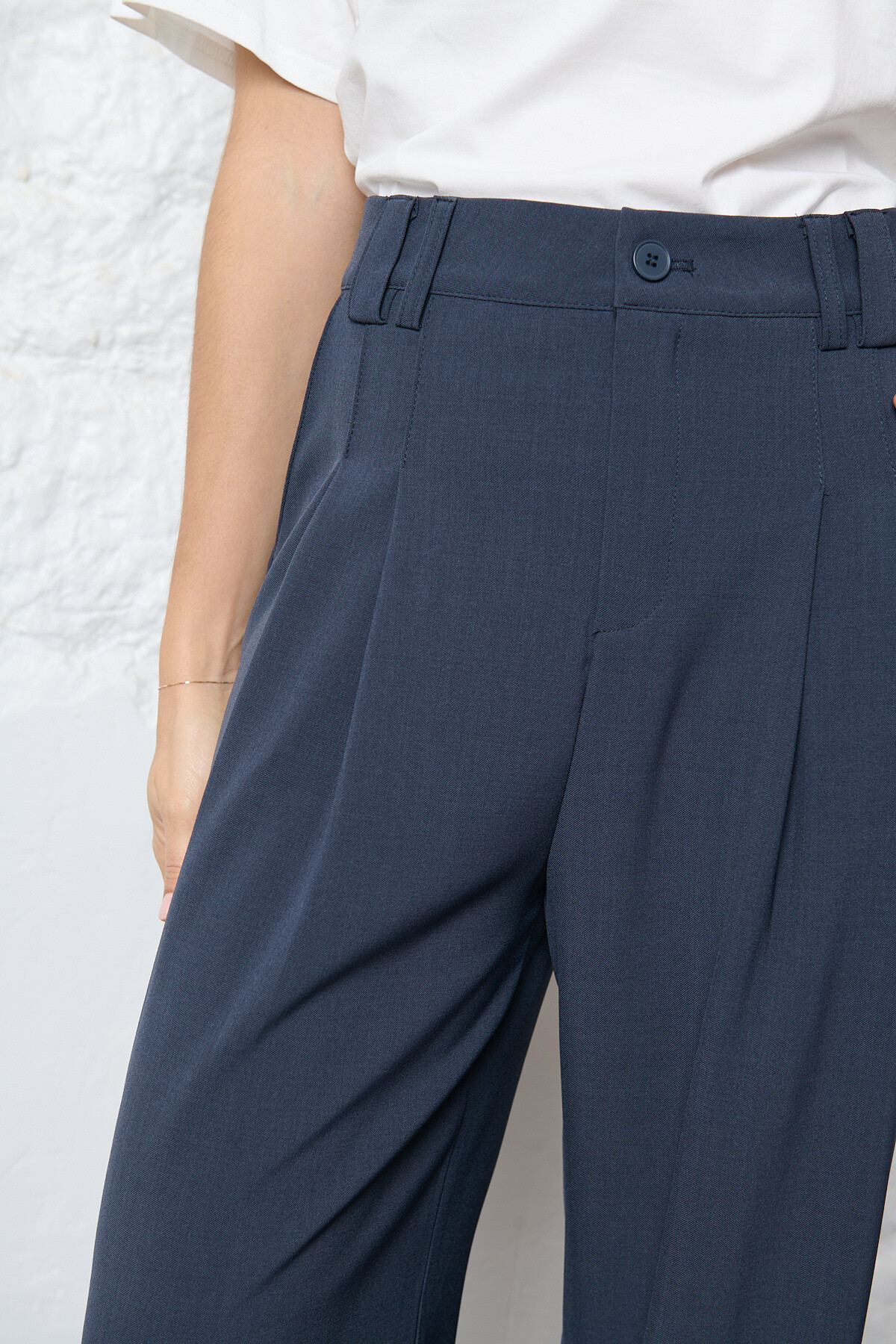 Wholesaler Feelkoo - Pleated tailored pants