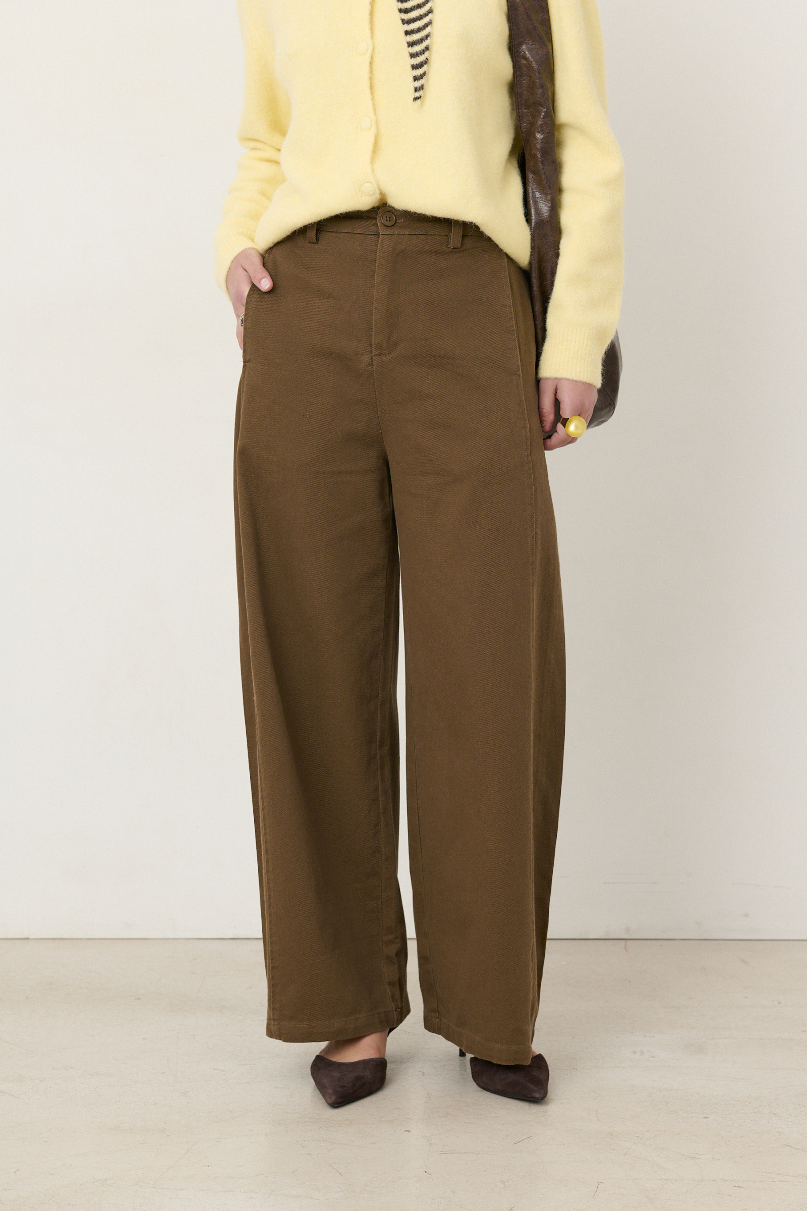 Grossiste Feelkoo - Pantalon beige, à taille haute et coupe large