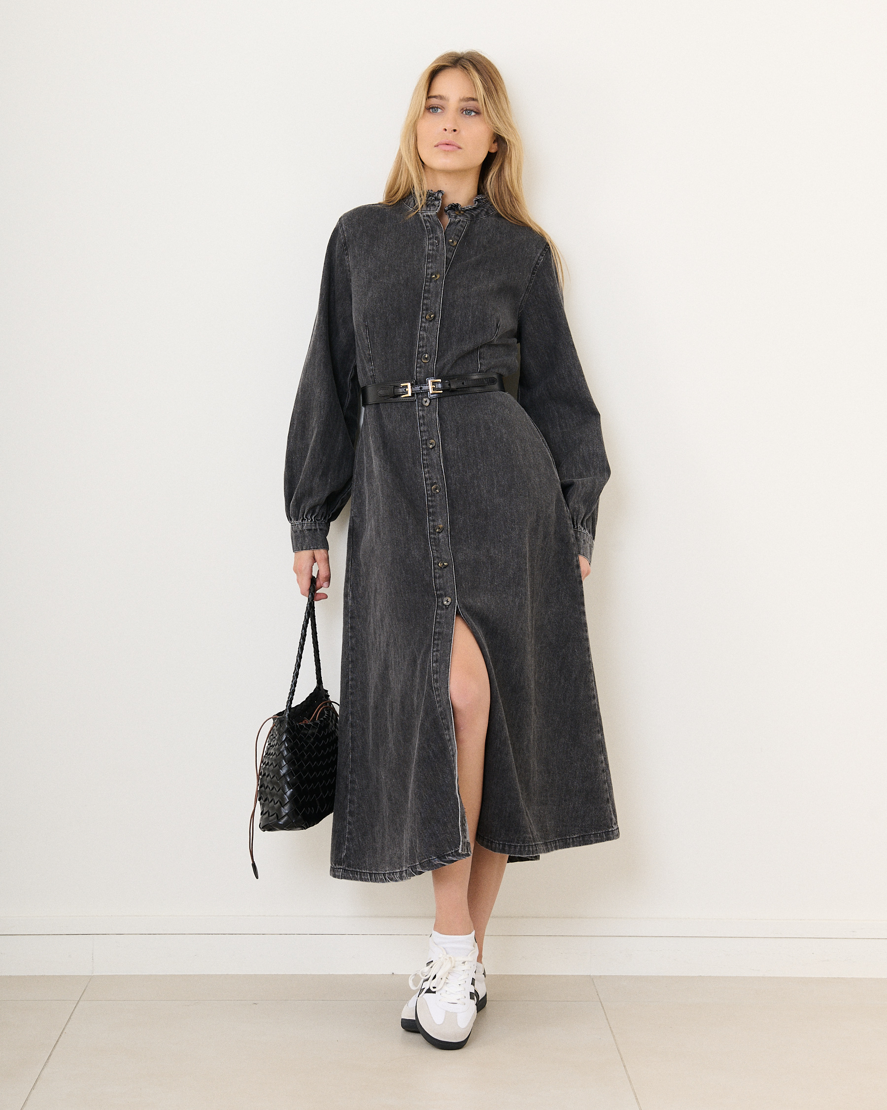 Wholesaler Feelkoo - Long denim dress with ruffled collar