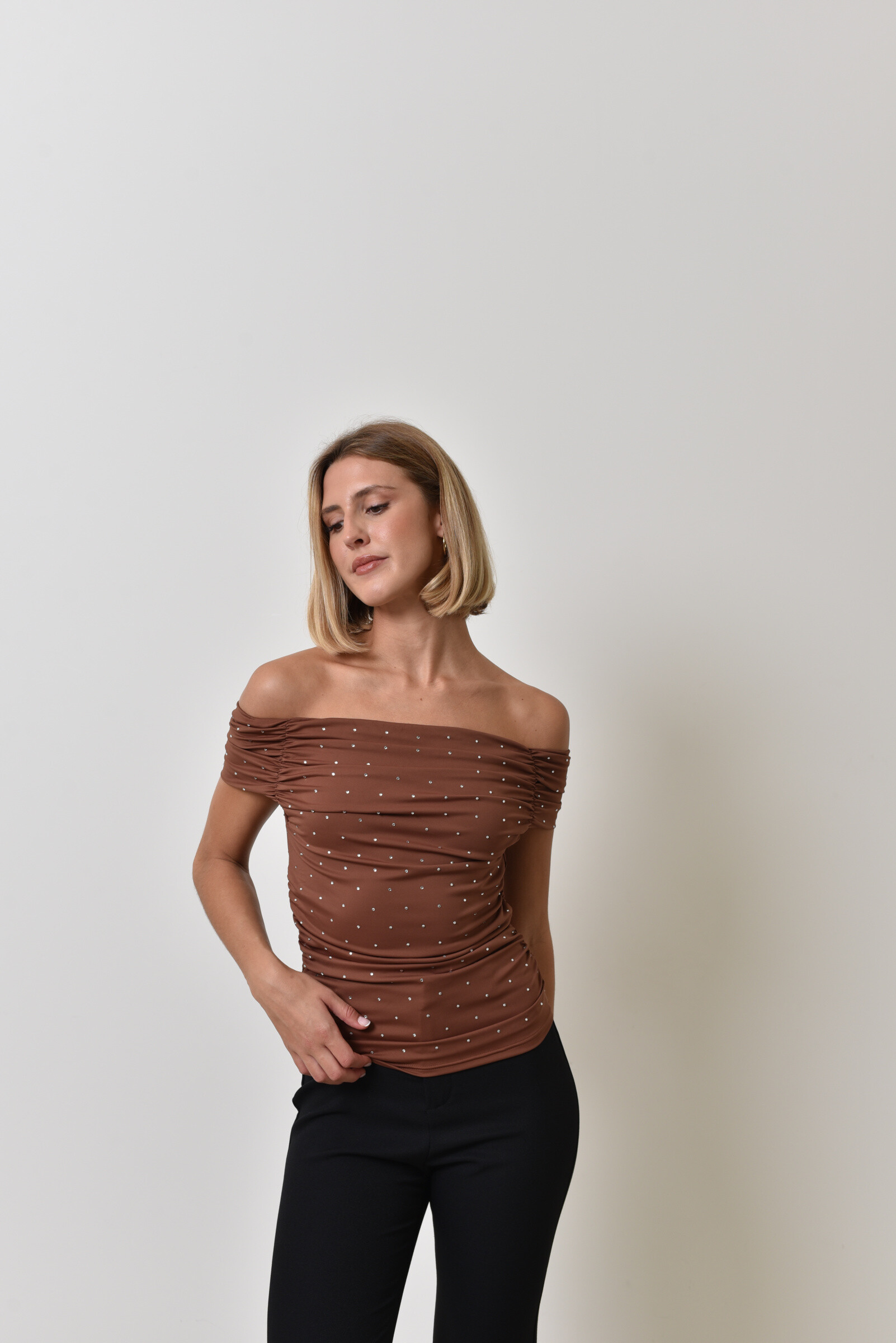 Wholesaler Feelkoo - Rhinestone off-the-shoulder top