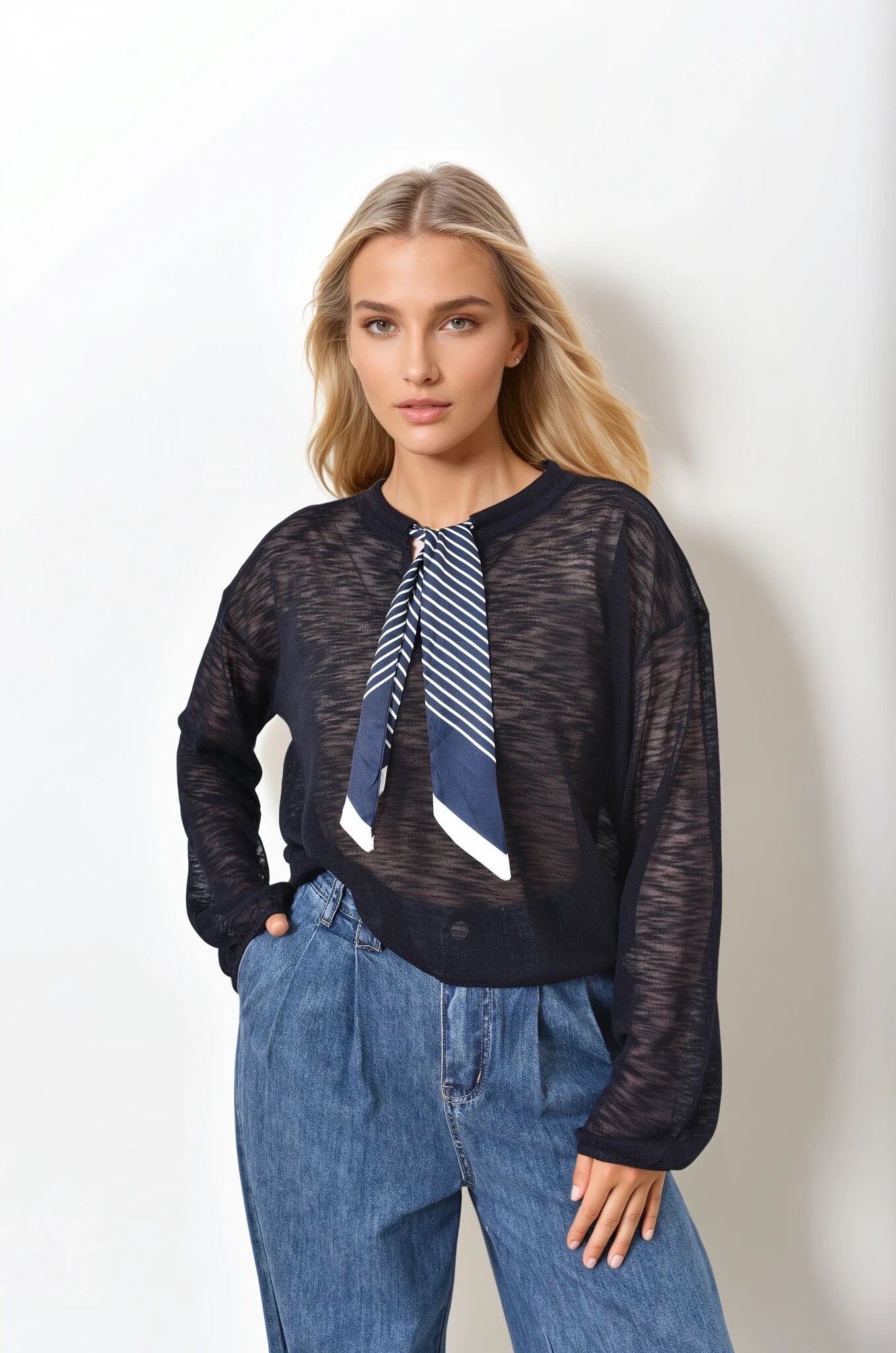 Wholesaler Feelkoo - Lightweight long-sleeve sweater with scarf