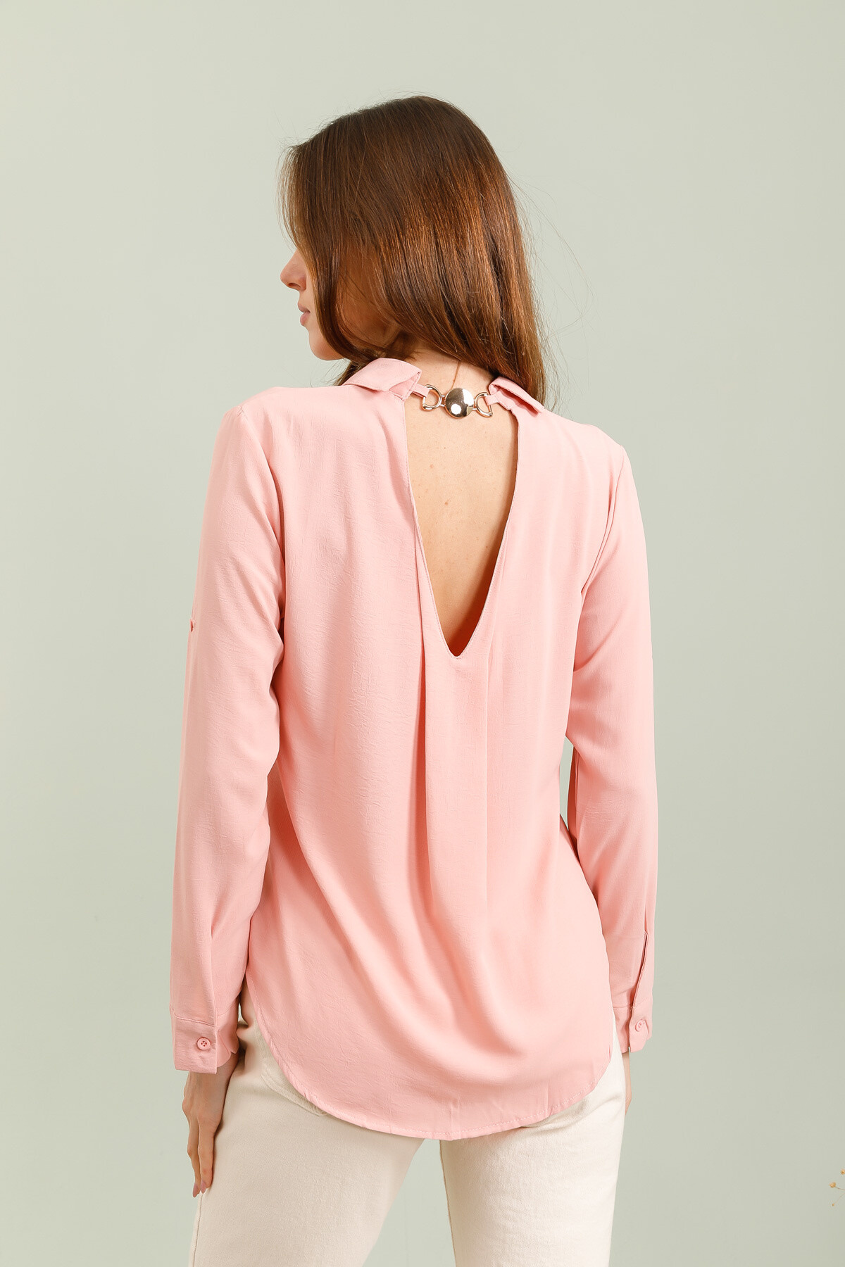 Grossiste FEELOOK - Chemise unie col du dos a attache-bijoux