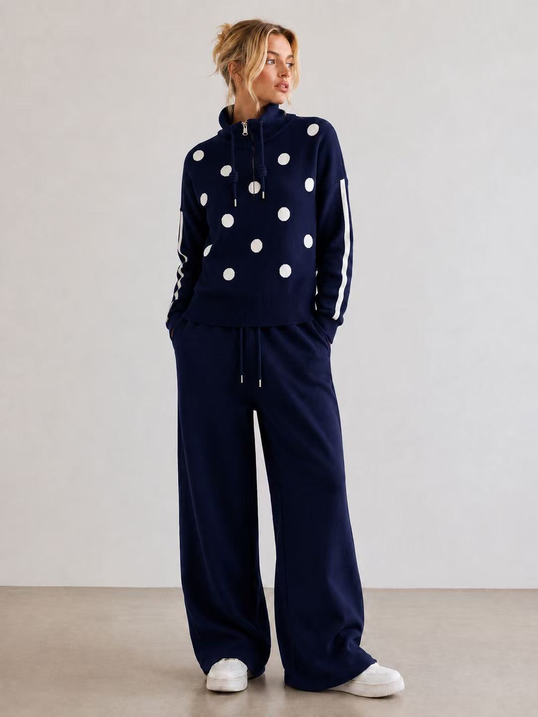 Grossiste FEELOOK - Ensemble haut a pois et pantalon uni coupe large Grossiste FEELOOK - Ensemble haut a pois et pantalon uni coupe large