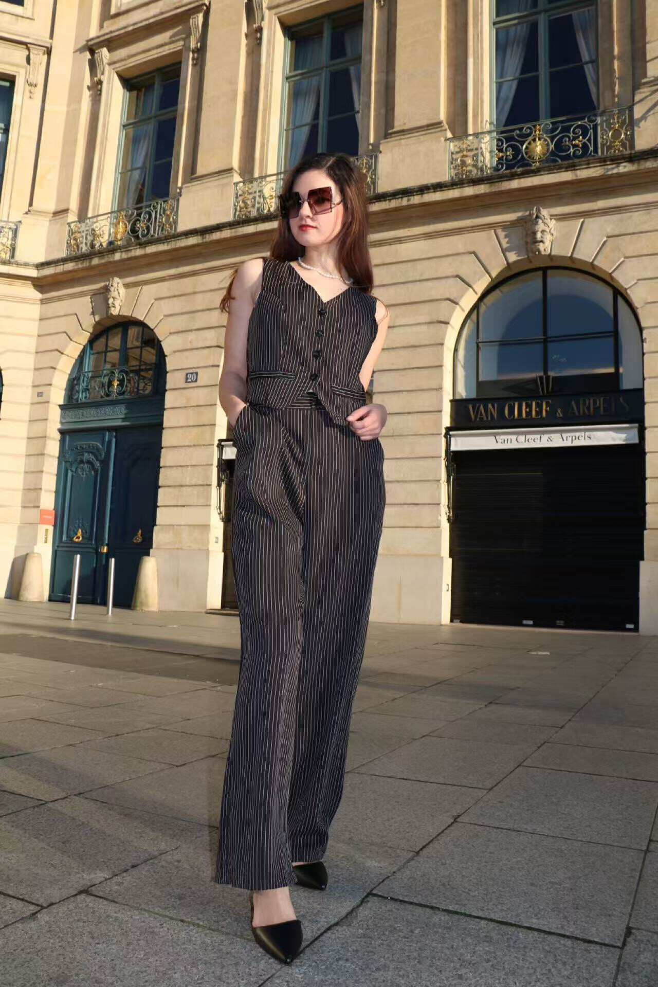 Grossiste FEELOOK - ✨Ensemble gilet de tailleur et pantalon Élégante à Rayures – Style Intemporel ✨
