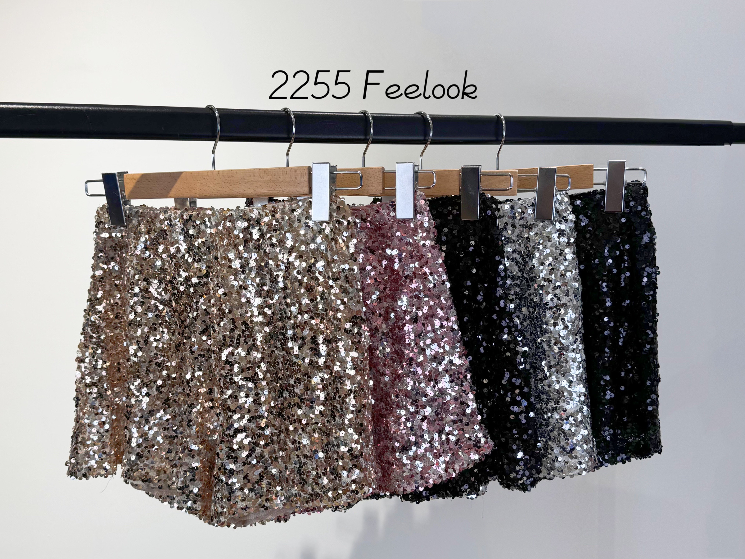 Wholesaler FEELOOK - Sequin shorts for party