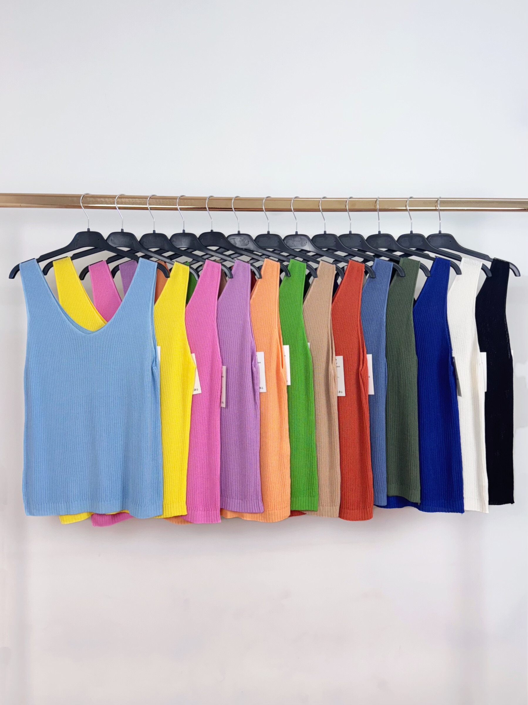 Wholesaler FEELOOK - Top knitted tank top - multicolored and ultra soft