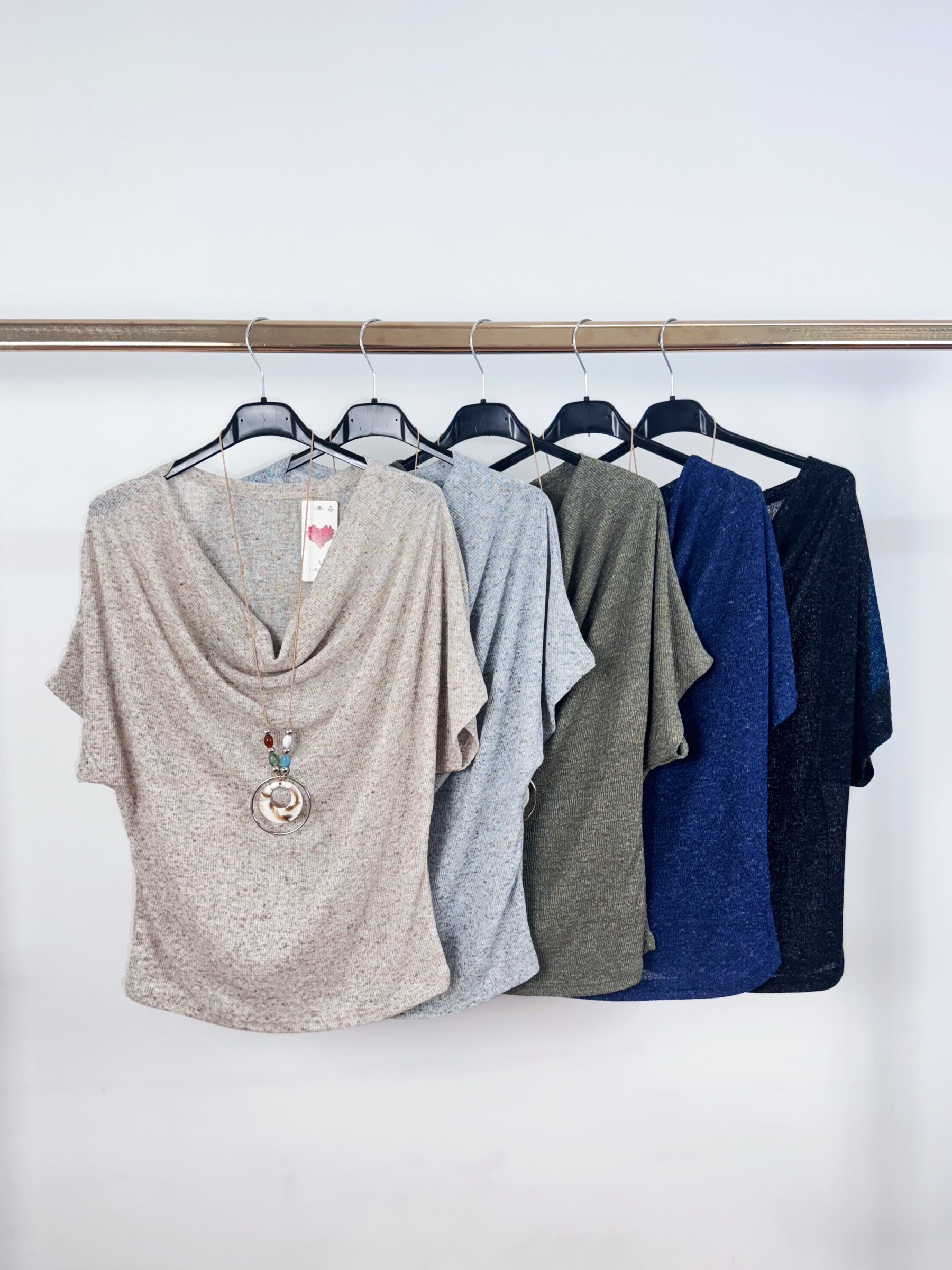 Grossiste FEELOOK - T-shirt Femme à Col Drapé – Manches Courtes