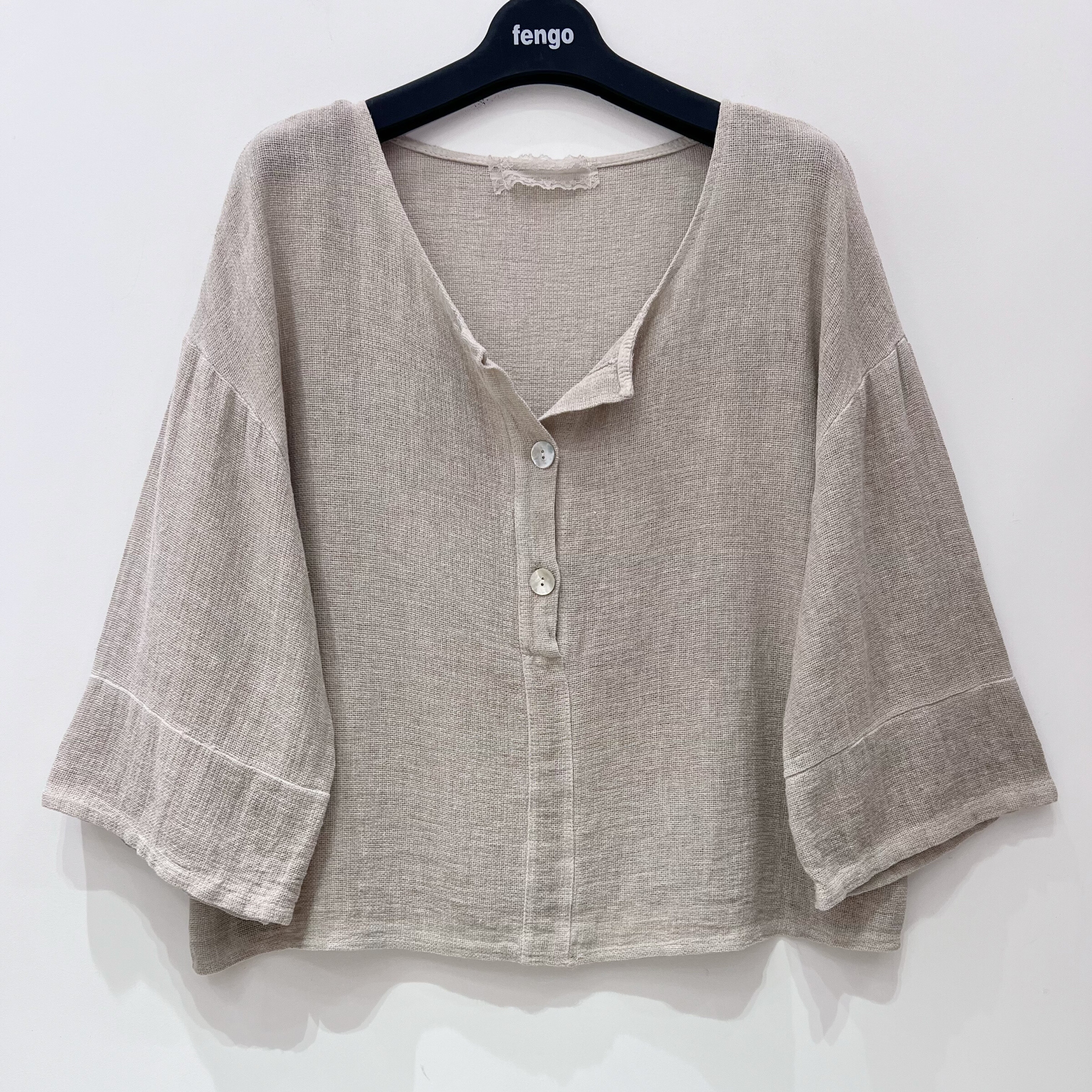 Grossiste Fengo by Pretty Collection - Blouse col rond boutonné et manches 3 ⁄ 4, en lin ⁄ coton