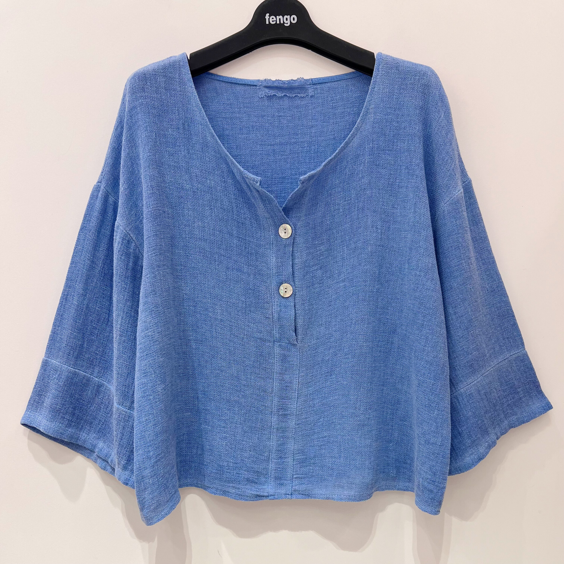 Grossiste Fengo by Pretty Collection - Blouse col rond boutonné et manches 3 ⁄ 4, en lin ⁄ coton