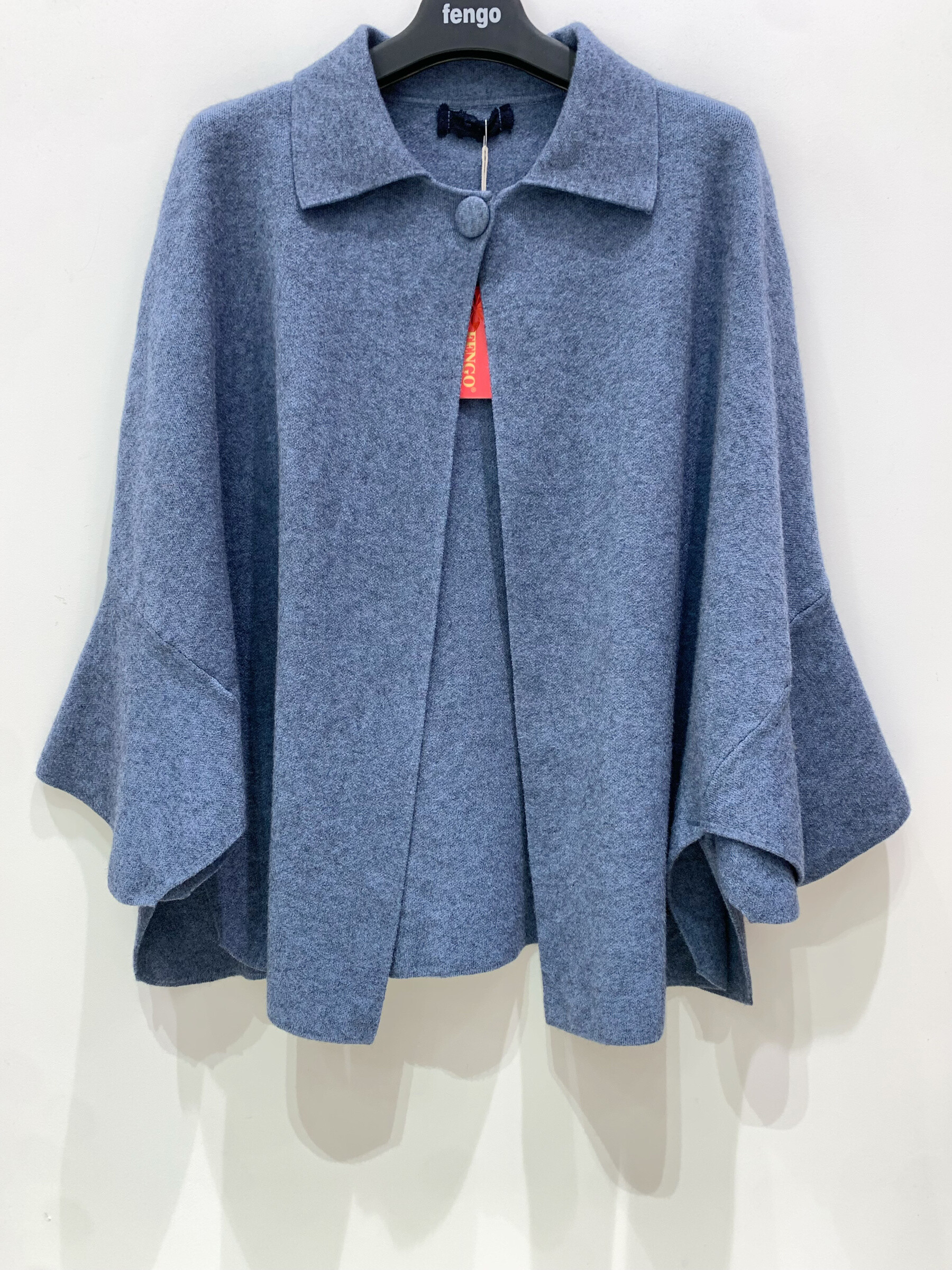 Grossiste Fengo by Pretty Collection - Cape en viscose avec col et 1bouton