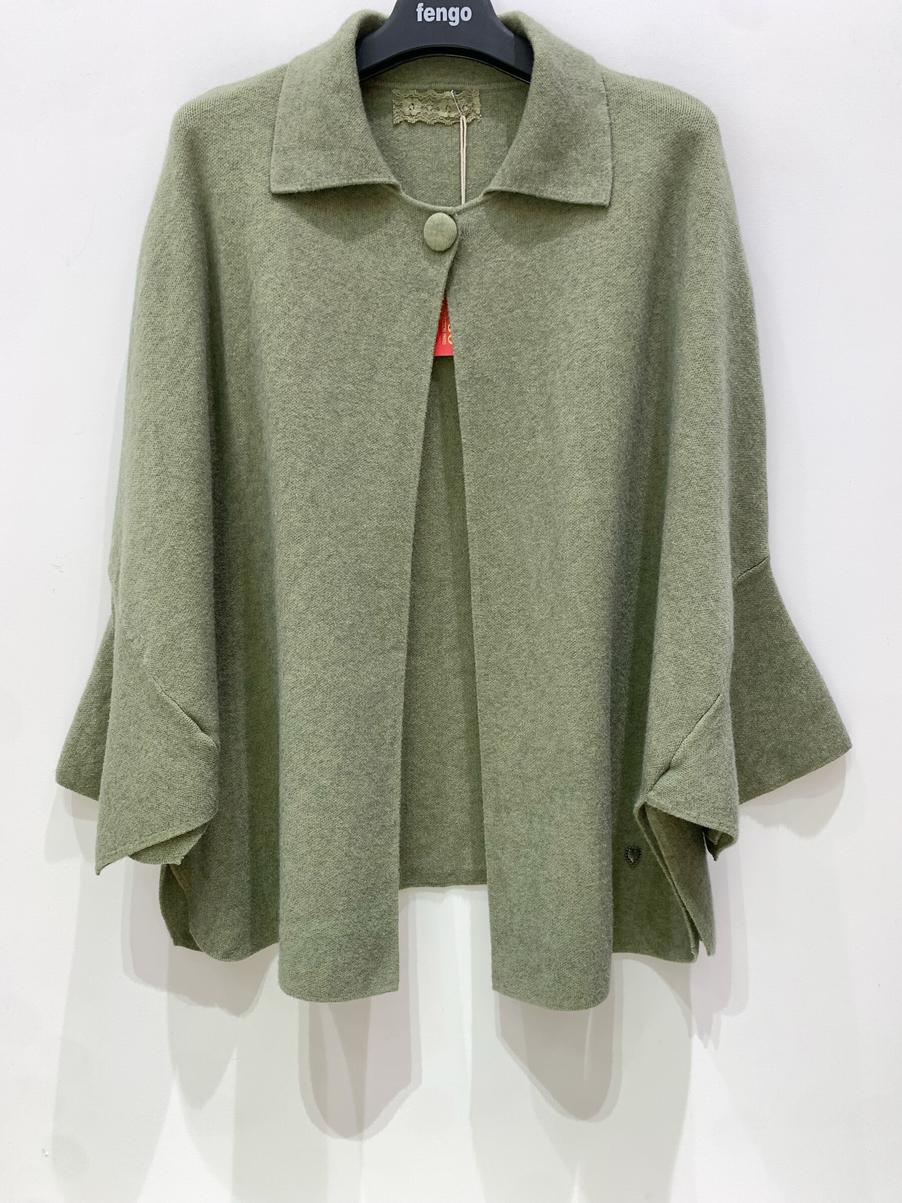 Grossiste Fengo by Pretty Collection - Cape en viscose avec col et 1bouton