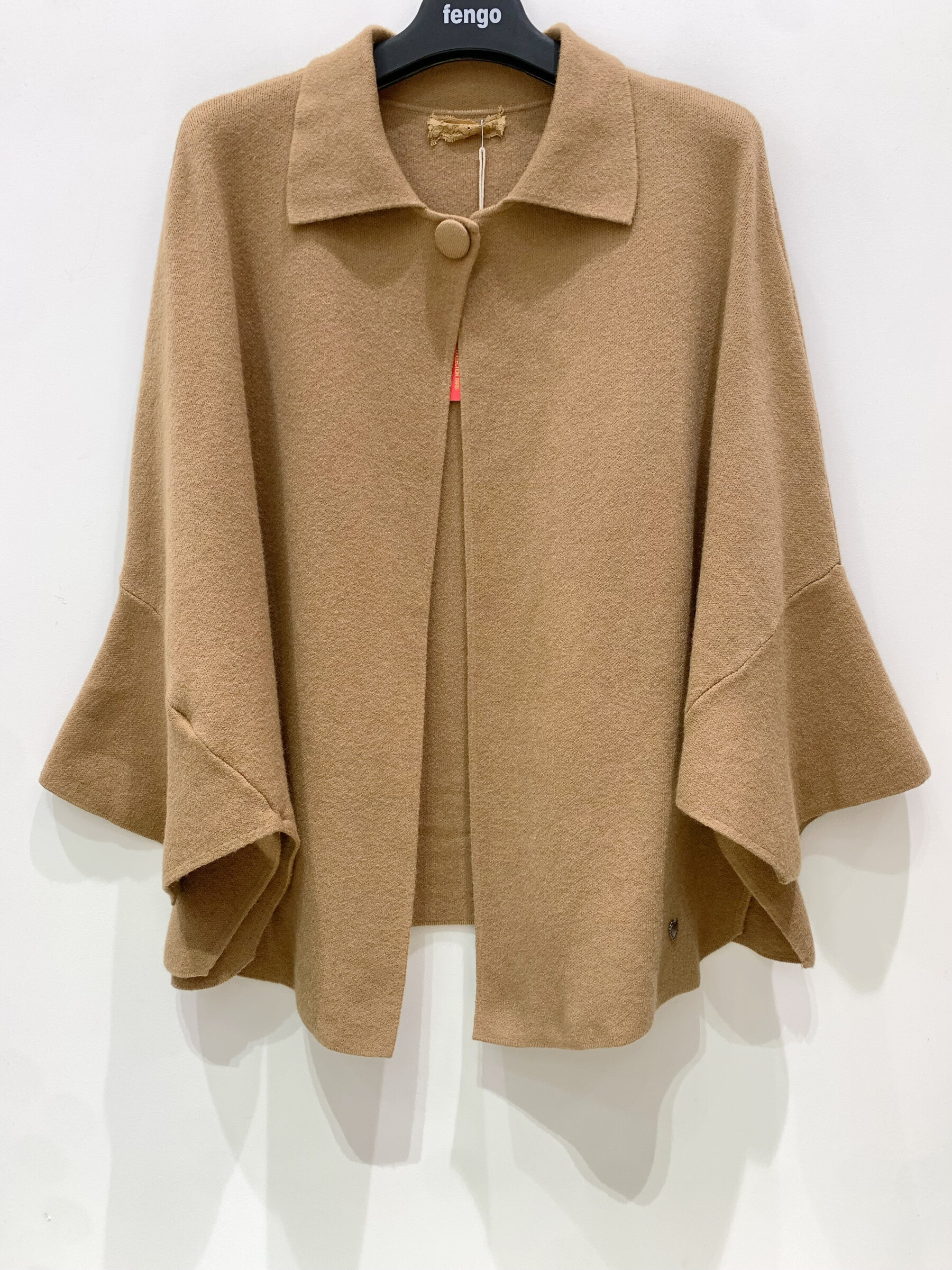Grossiste Fengo by Pretty Collection - Cape en viscose avec col et 1bouton