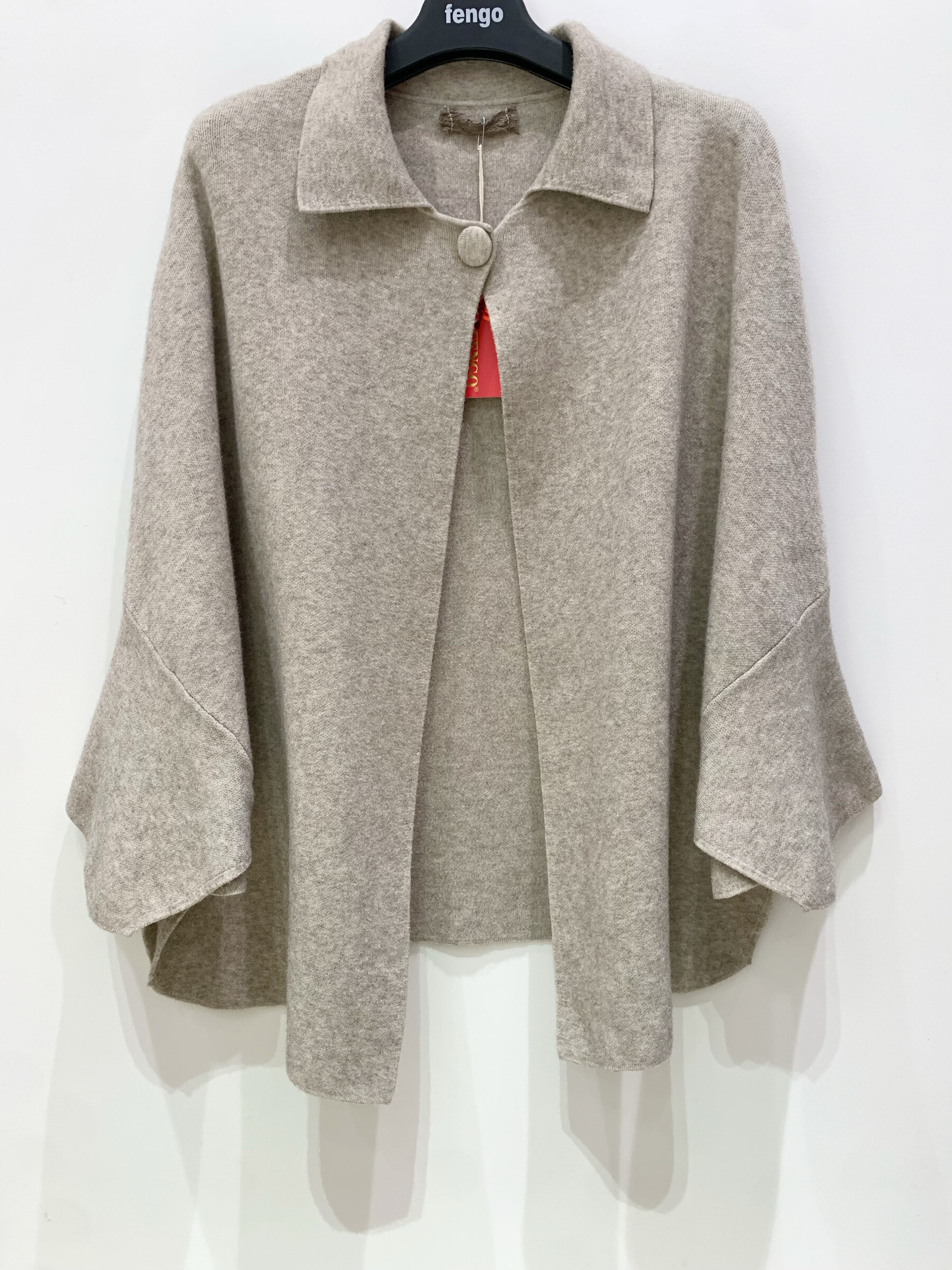 Grossiste Fengo by Pretty Collection - Cape avec col, 1 bouton de fermeture et manches 3 ⁄ 4