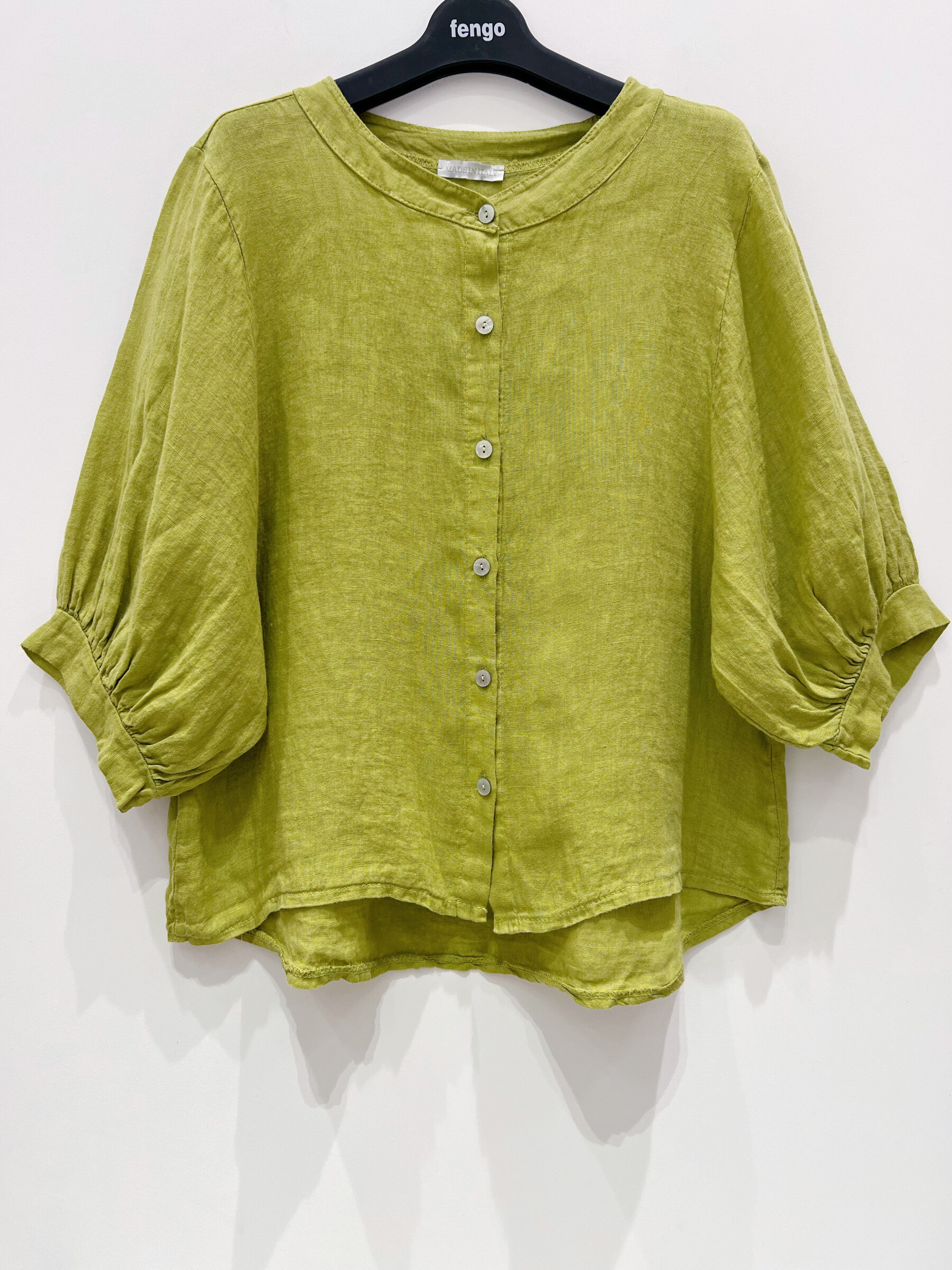 Grossiste Fengo by Pretty Collection - Chemise col rond, avec manches courtes et ballonnées en lin