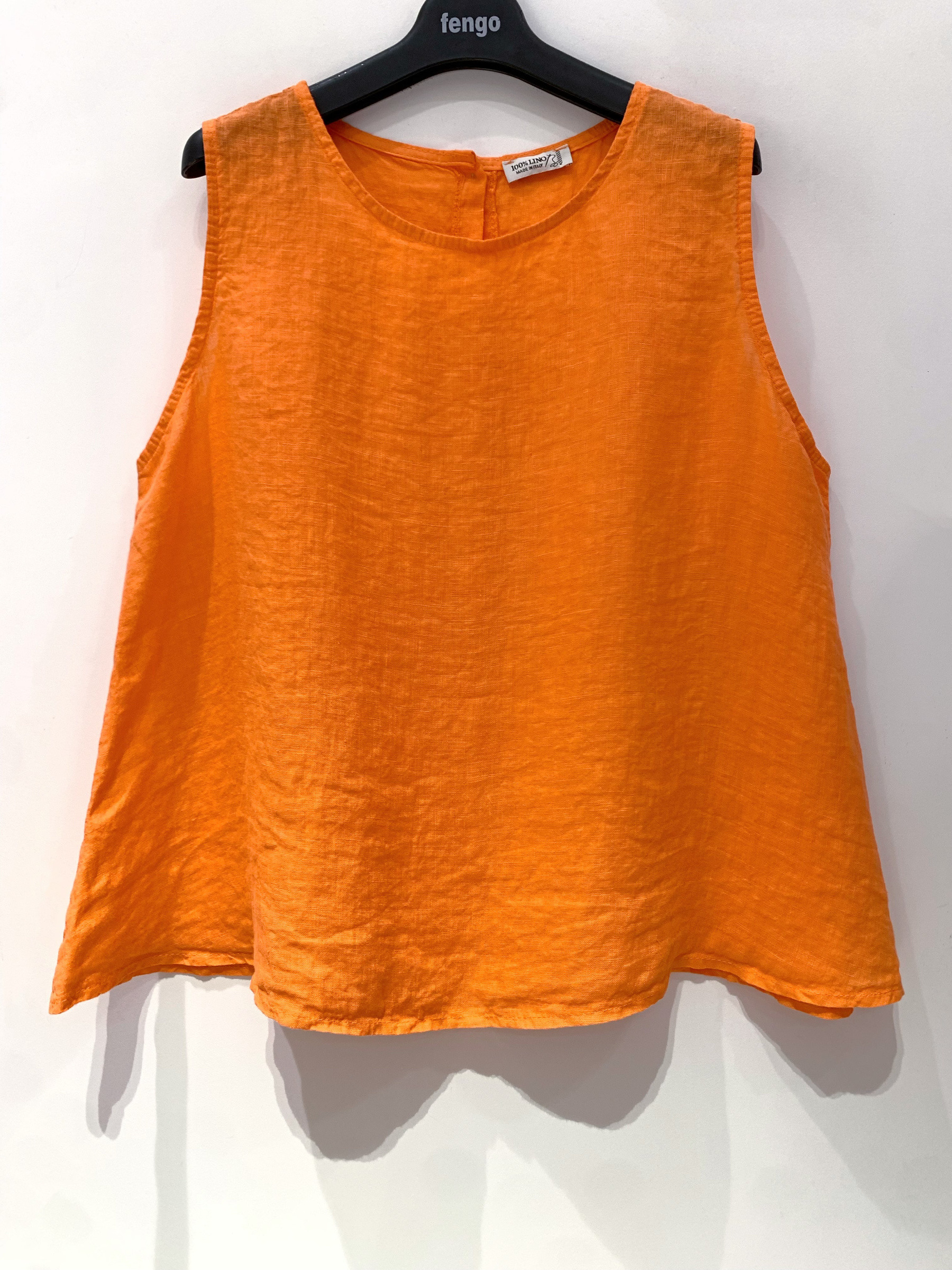 Grossiste Fengo by Pretty Collection - Top léger sans manches, en lin 100%, avec col rond et ouverture boutonnée au dos
