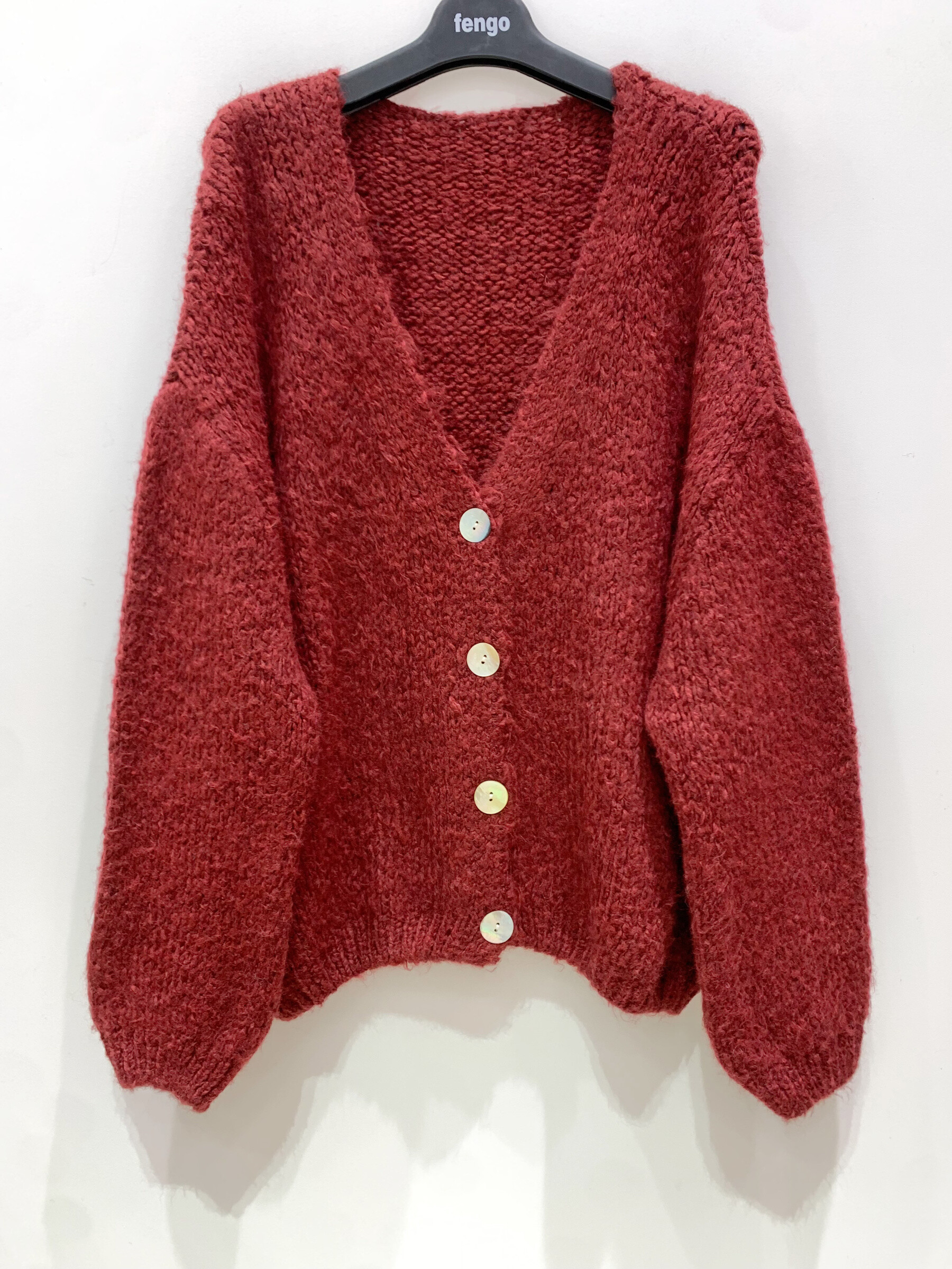 Großhändler Fengo by Pretty Collection - Großer, geknöpfter Woll-Cardigan mit langen, tiefen Ärmeln.