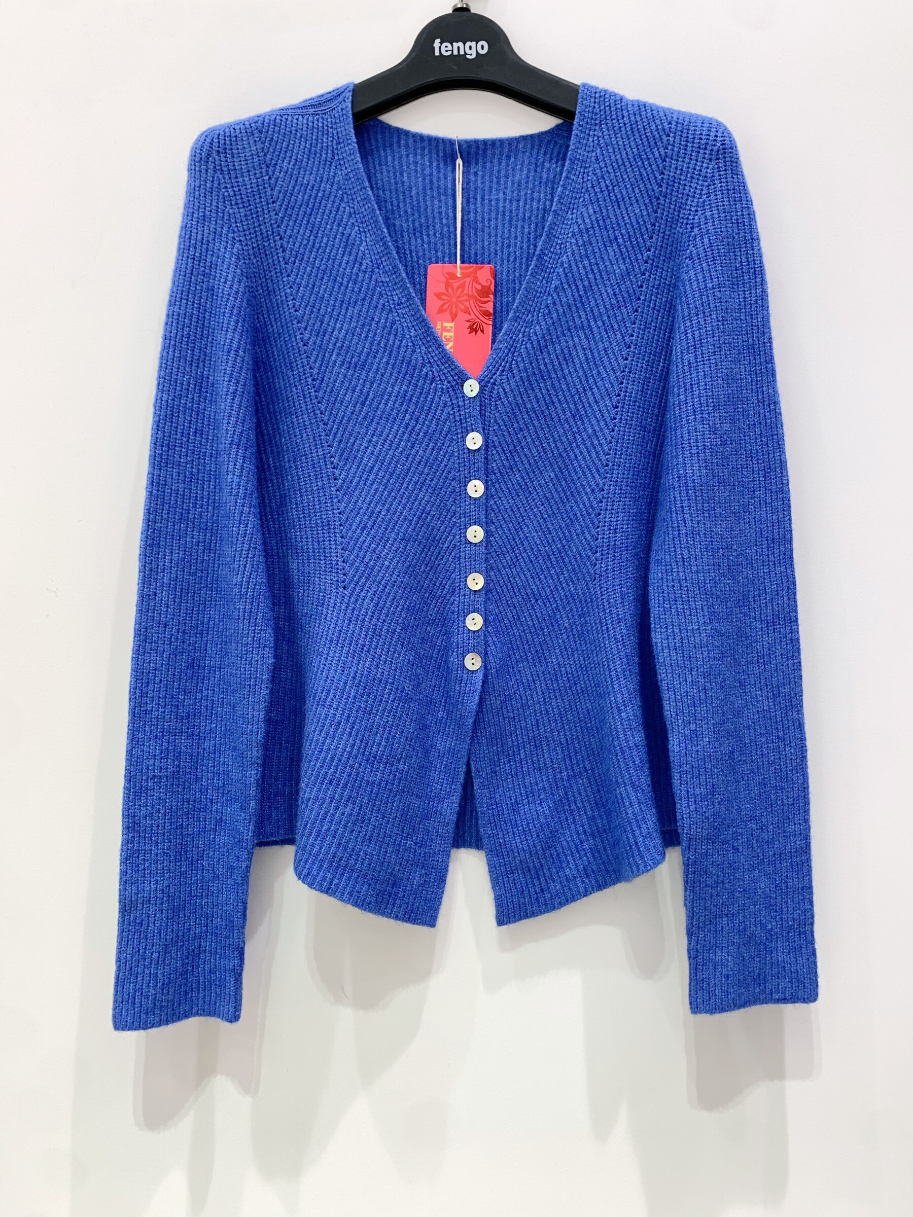 Grossiste Fengo by Pretty Collection - Gilet 3D - cintré boutonné en maille côtelée