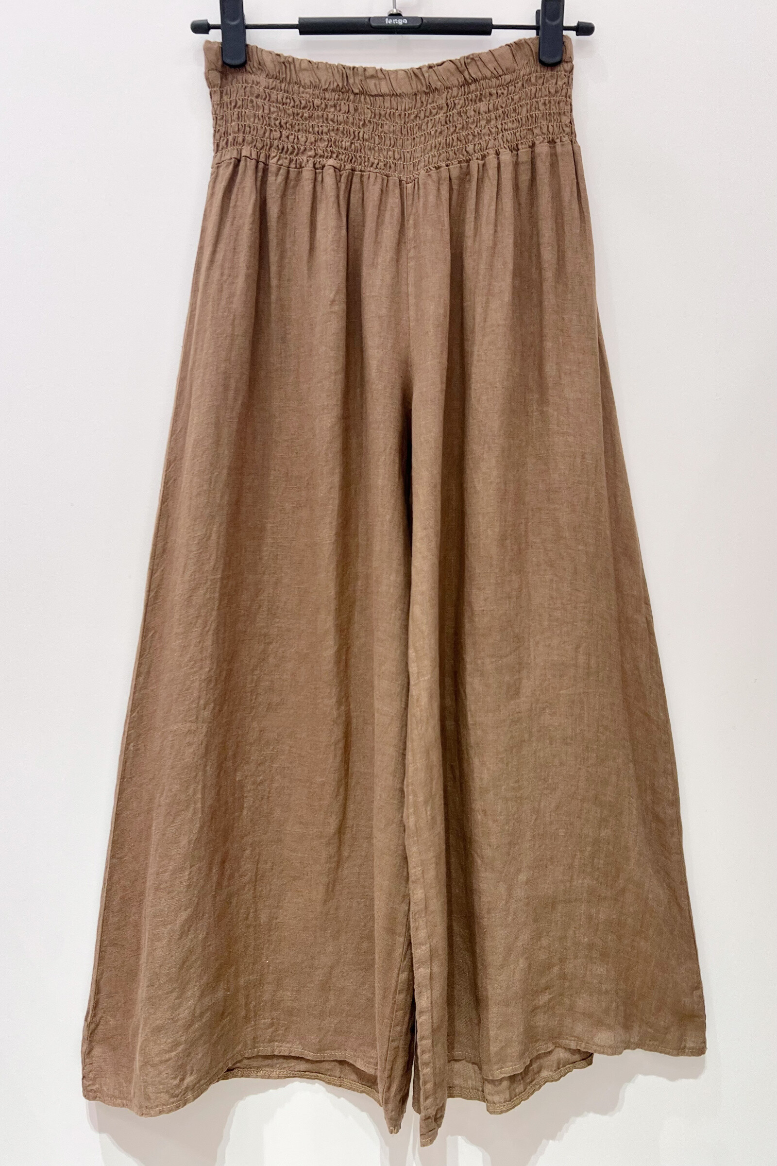 Grossiste Fengo by Pretty Collection - Pantalon large et fluide en lin, resserré à la taille. Longueur 100cm