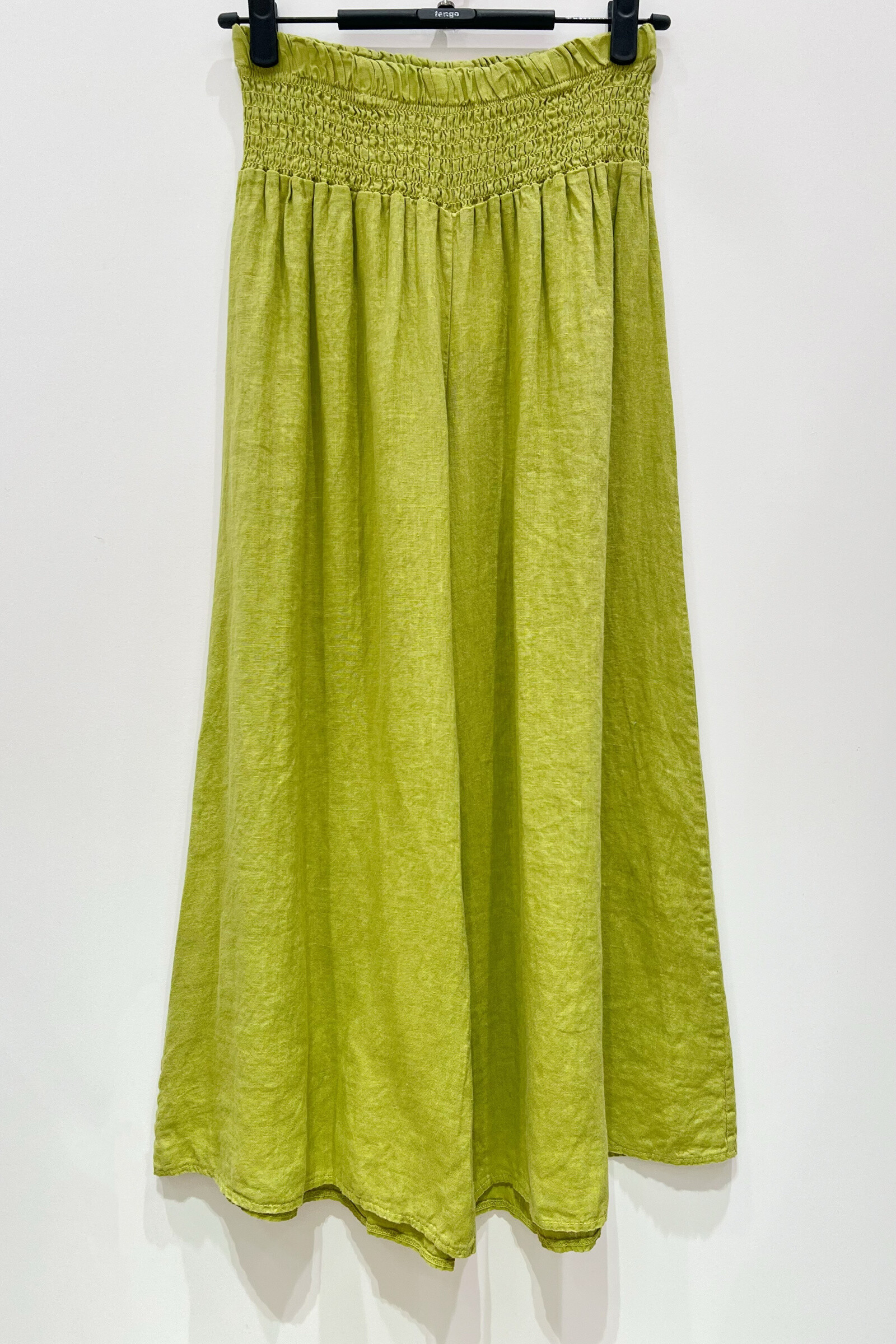 Grossiste Fengo by Pretty Collection - Pantalon large et fluide en lin, resserré à la taille.