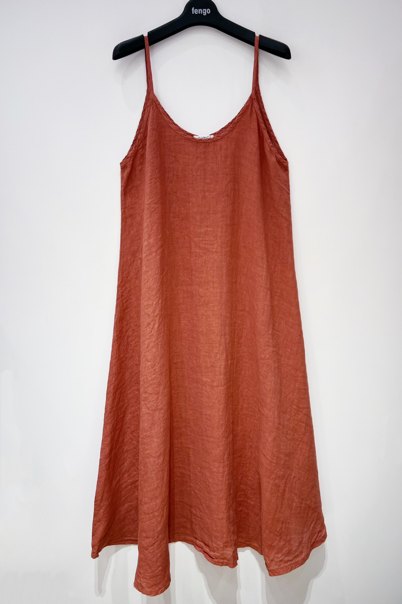 Grossiste Fengo by Pretty Collection - Robe longue, à fines bretelles, en lin 100% avec coupe évasée