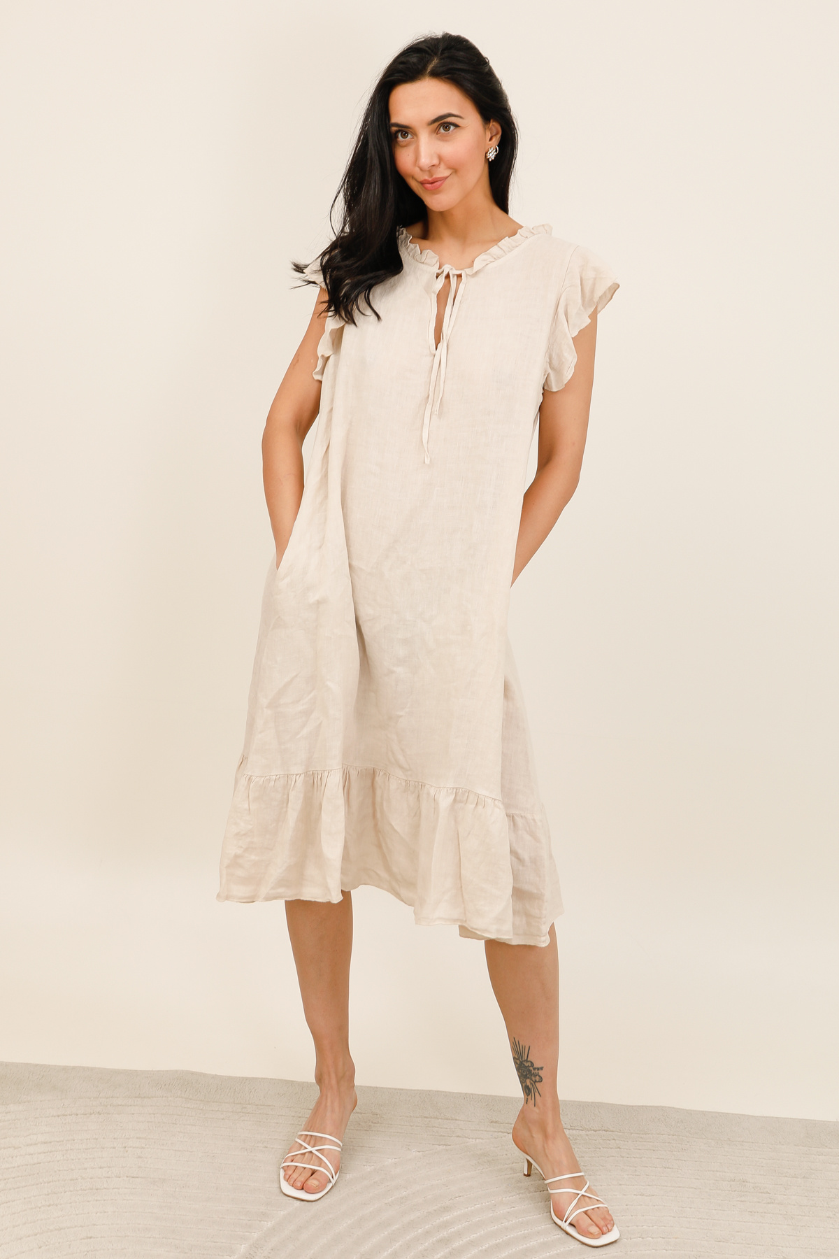 Grossiste Fengo by Pretty Collection - Robe longue avec volants et nœud à nouer, en lin 100%