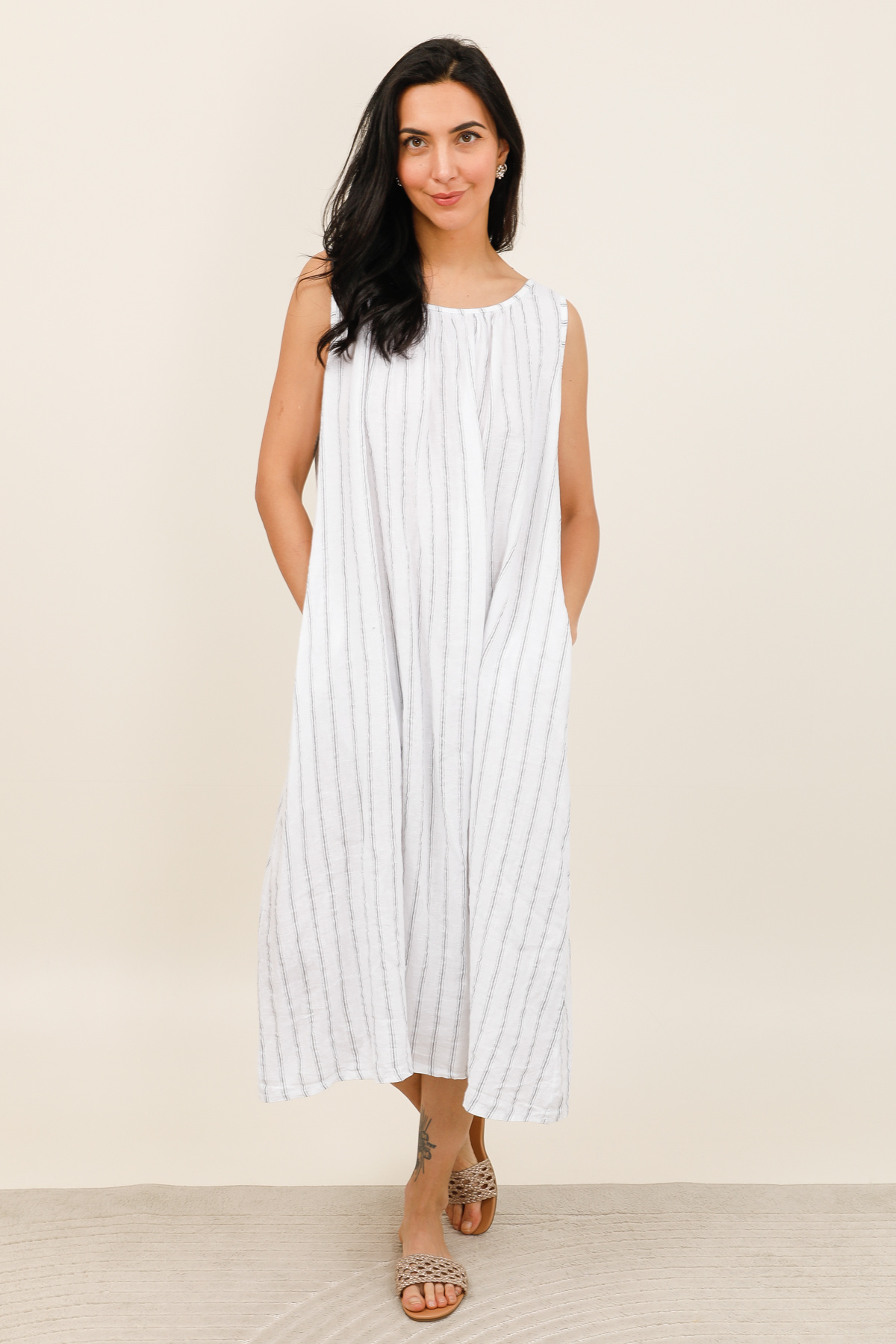 Wholesaler Fengo by Pretty Collection - Long dress with a round neckline, sleeveless, striped, 2 pockets, made of 100% linen