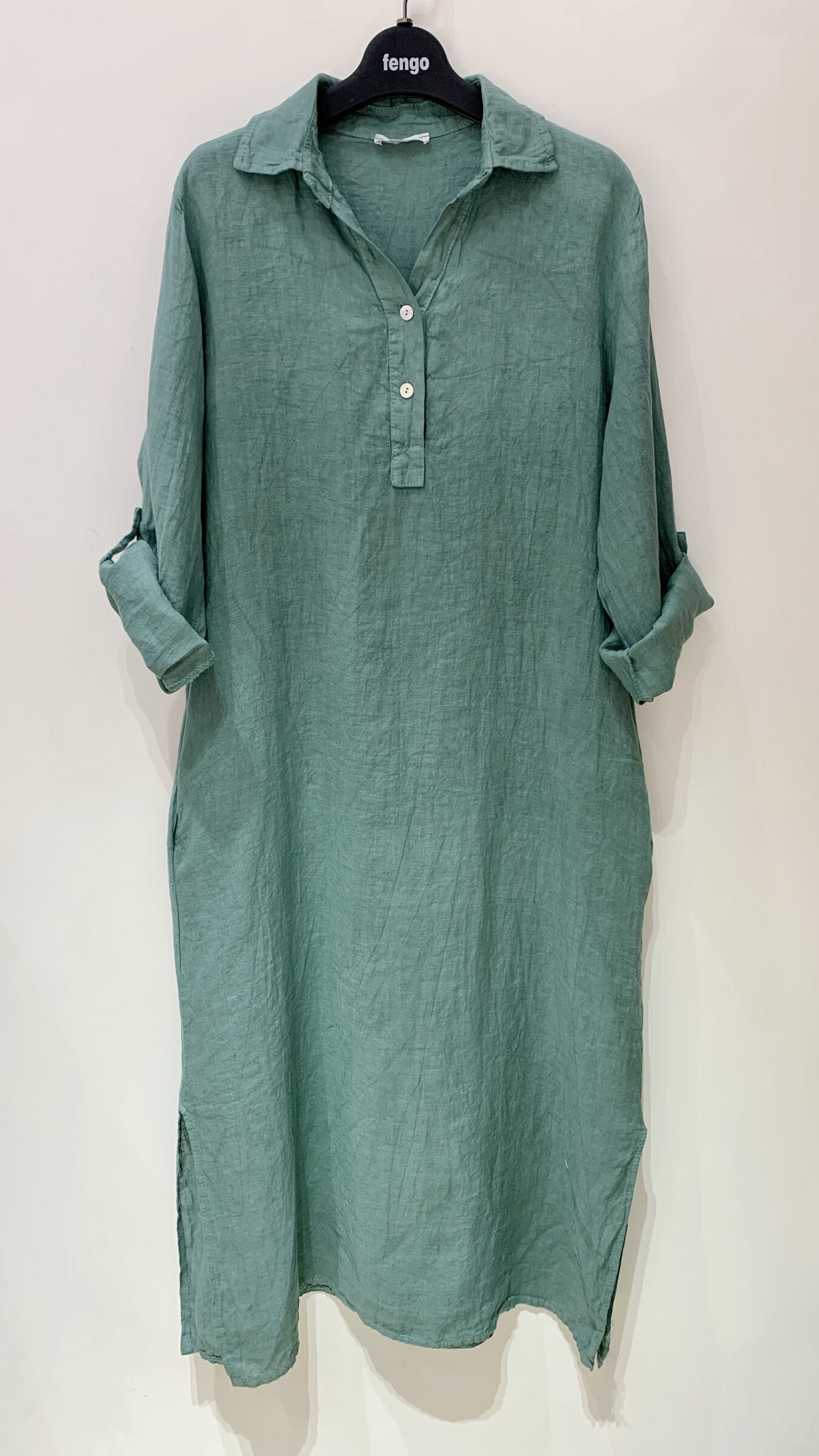 Grossiste Fengo by Pretty Collection - Robe longue en lin avec col boutonné, manches longues, fendu sur les côtés