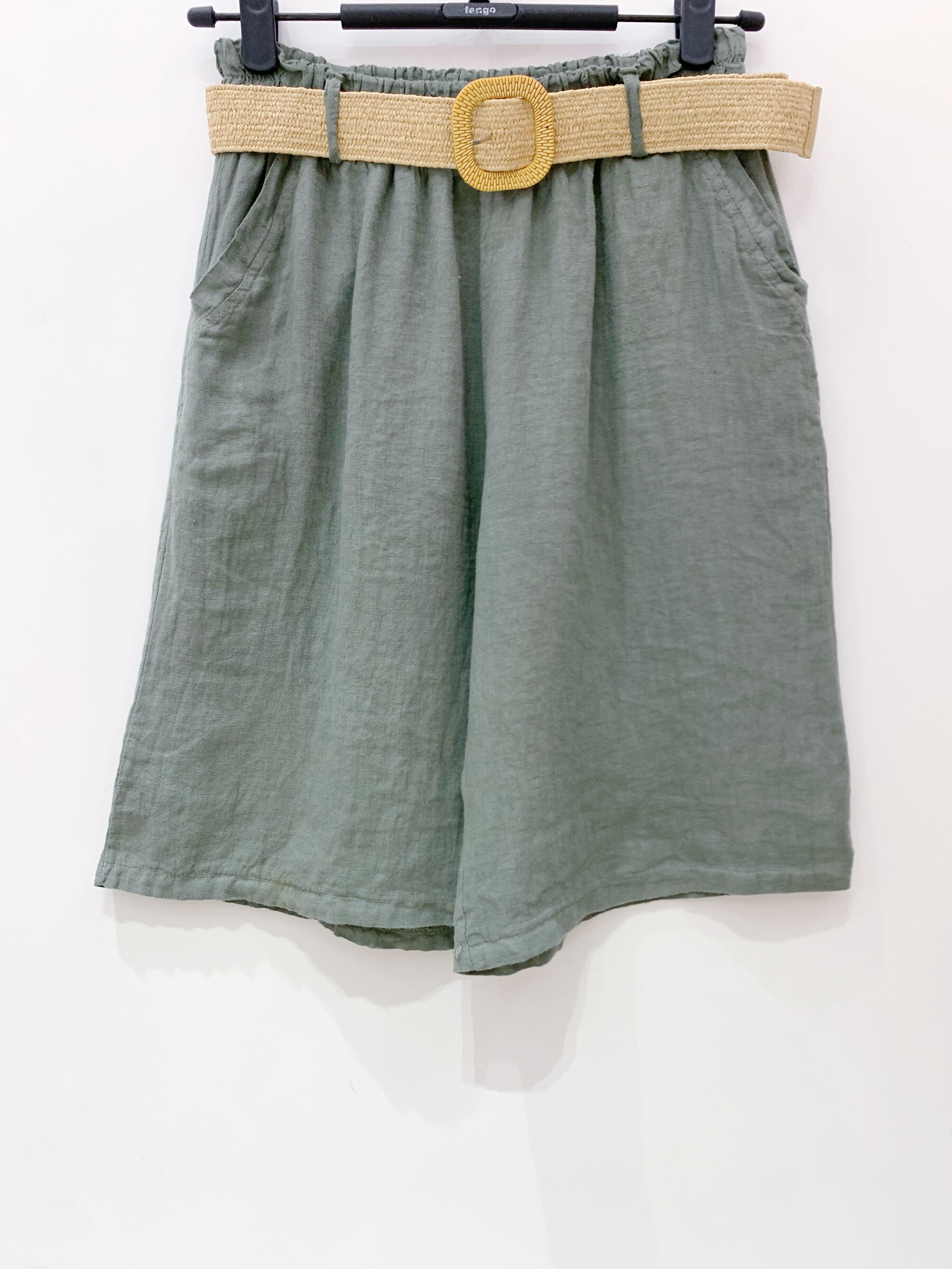 Grossiste Fengo by Pretty Collection - Bermuda en lin 100% avec ceinture intégrée