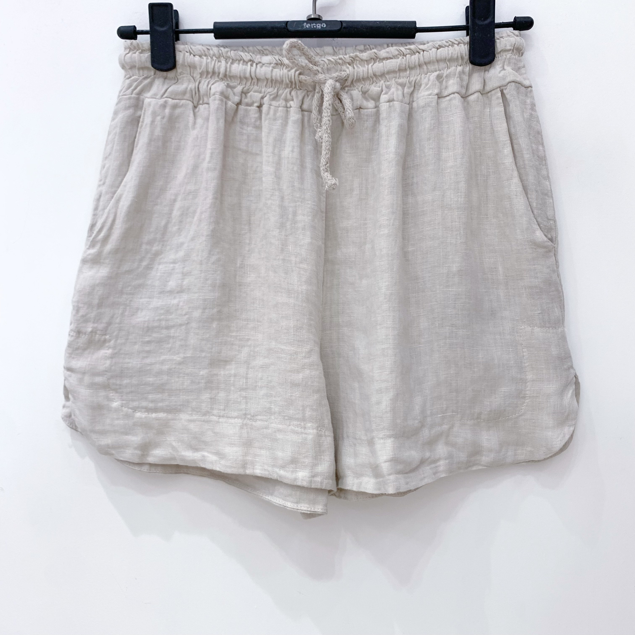 Wholesaler Fengo by Pretty Collection - Casual linen shorts with drawstring, 2 pockets, and rounded hem