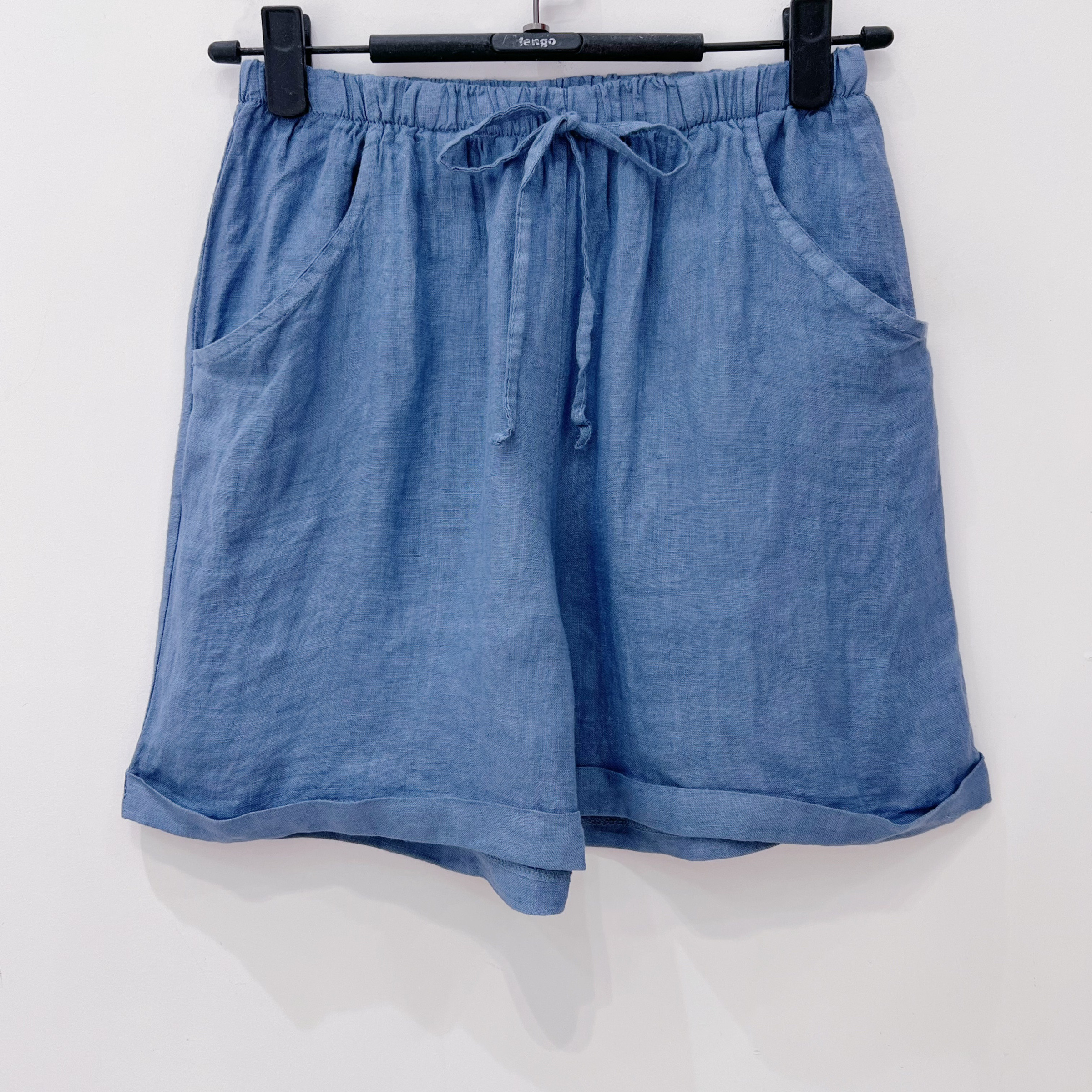 Grossista Fengo by Pretty Collection - Ultimo rifornimento Shorts in lino basic, con 2 tasche e lacci decorativi