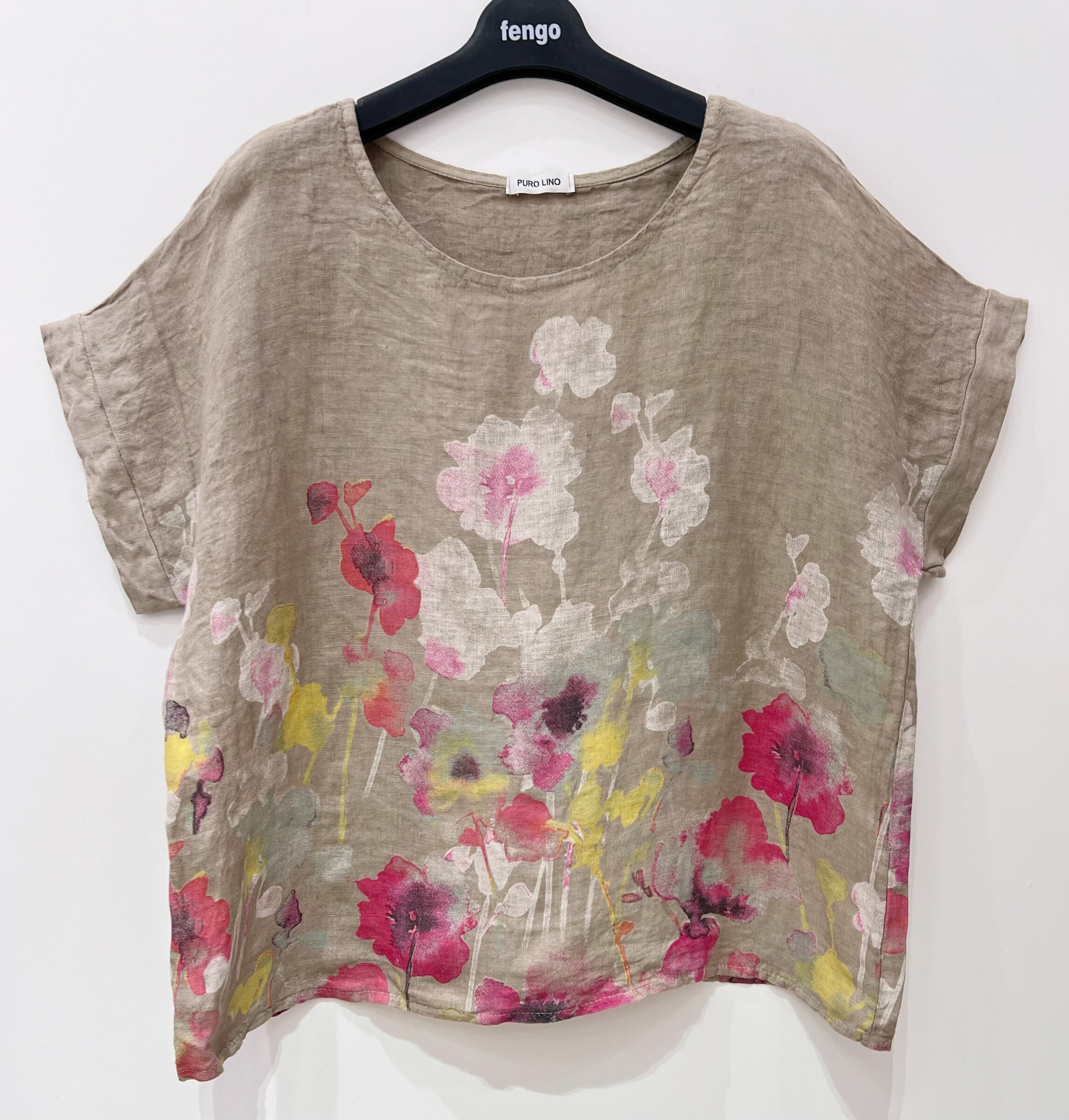 Großhändler Fengo by Pretty Collection - Flachs-T-Shirt mit Blumendruck.