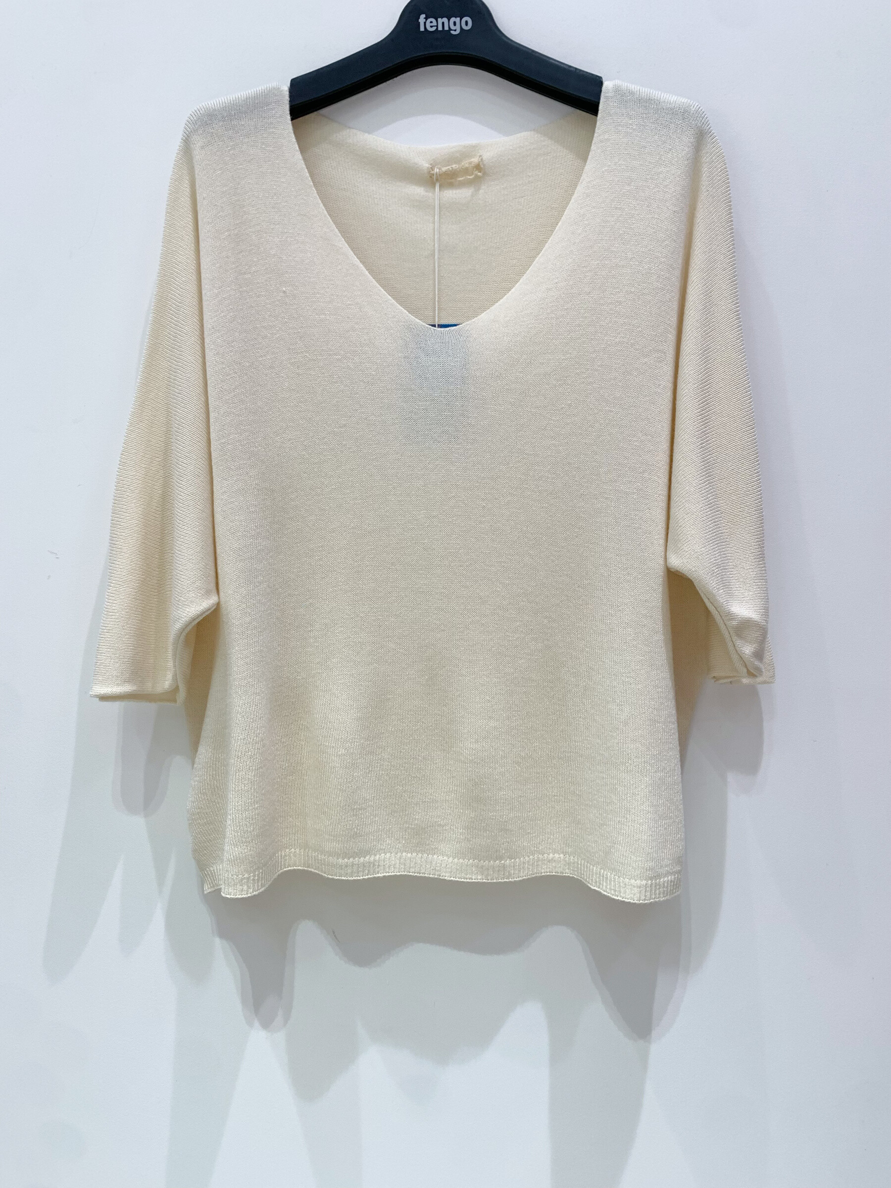 Grossiste Fengo by Pretty Collection - Top léger en modal, col v et manches 3/4
