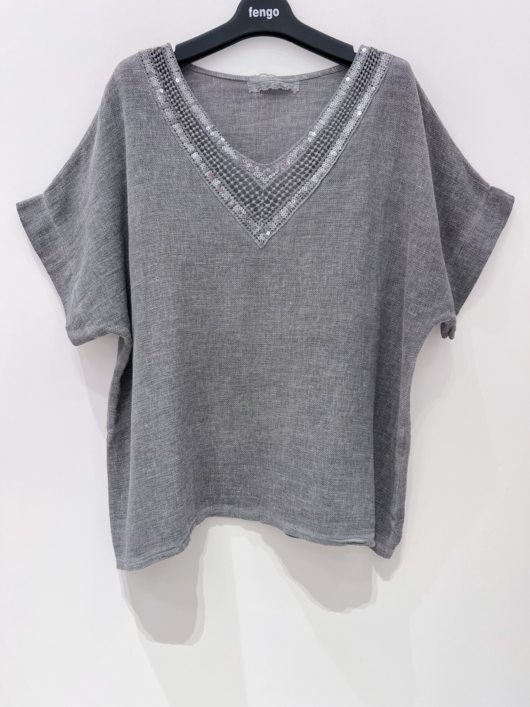 Wholesaler Fengo by Pretty Collection - V-neck top with sequins in a linen/cotton blend and short sleeves.