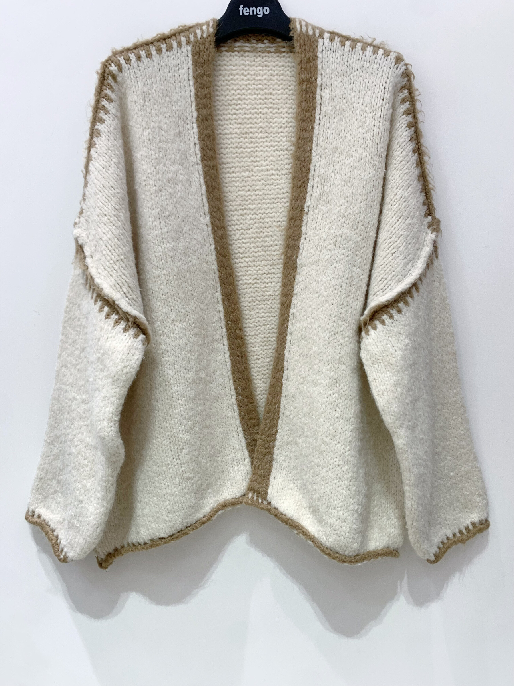 Grossiste Fengo by Pretty Collection - Gilet en laine avec bordures contrastées.