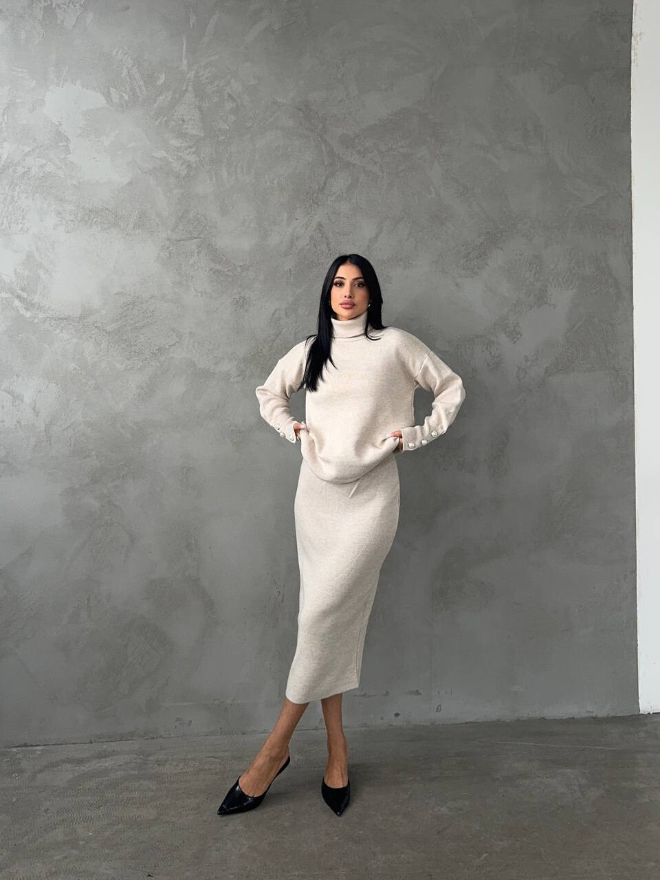 Grossista FENOMEN - Maglione dolcevita lavorato a maglia e set gonna lunga abbinata