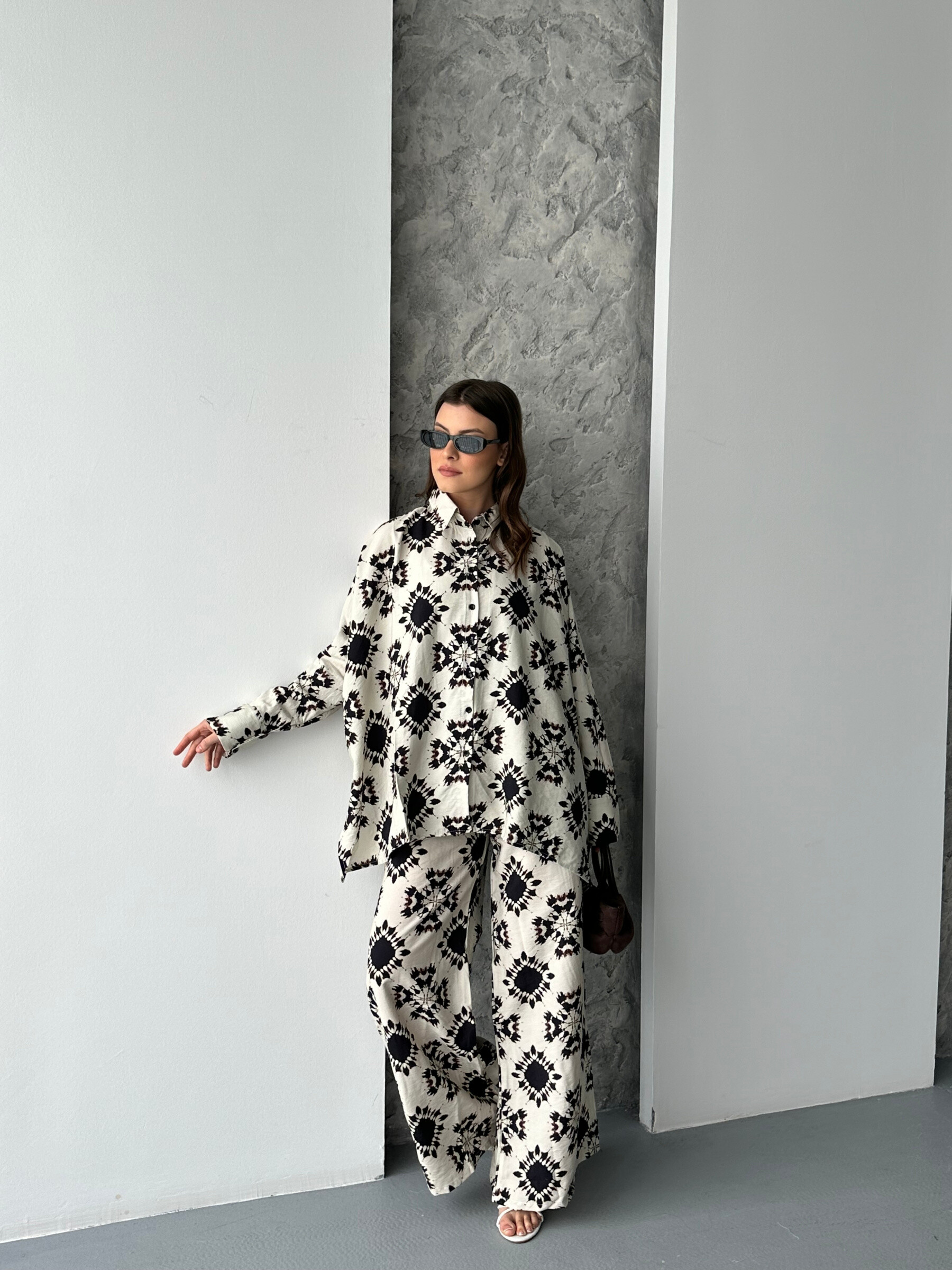 Grossiste FENOMEN - Ensemble Chemise & Pantalon Oversize Avec Poches – Imprimé Graphique