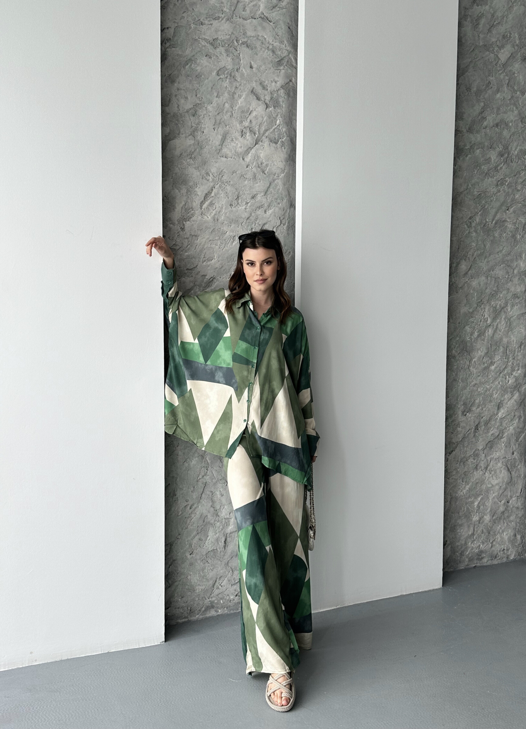Grossiste FENOMEN - Ensemble Chemise & Pantalon Oversize – Imprimé Graphique Vert
