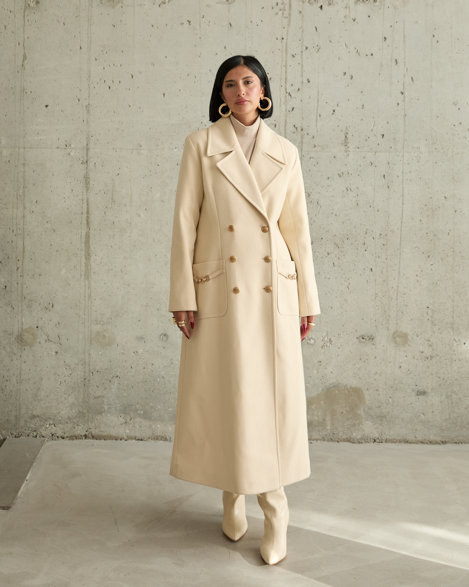 Grossista FENOMEN - Lungo Cappotto Con Colletto a Revers e Accessori Decorativi