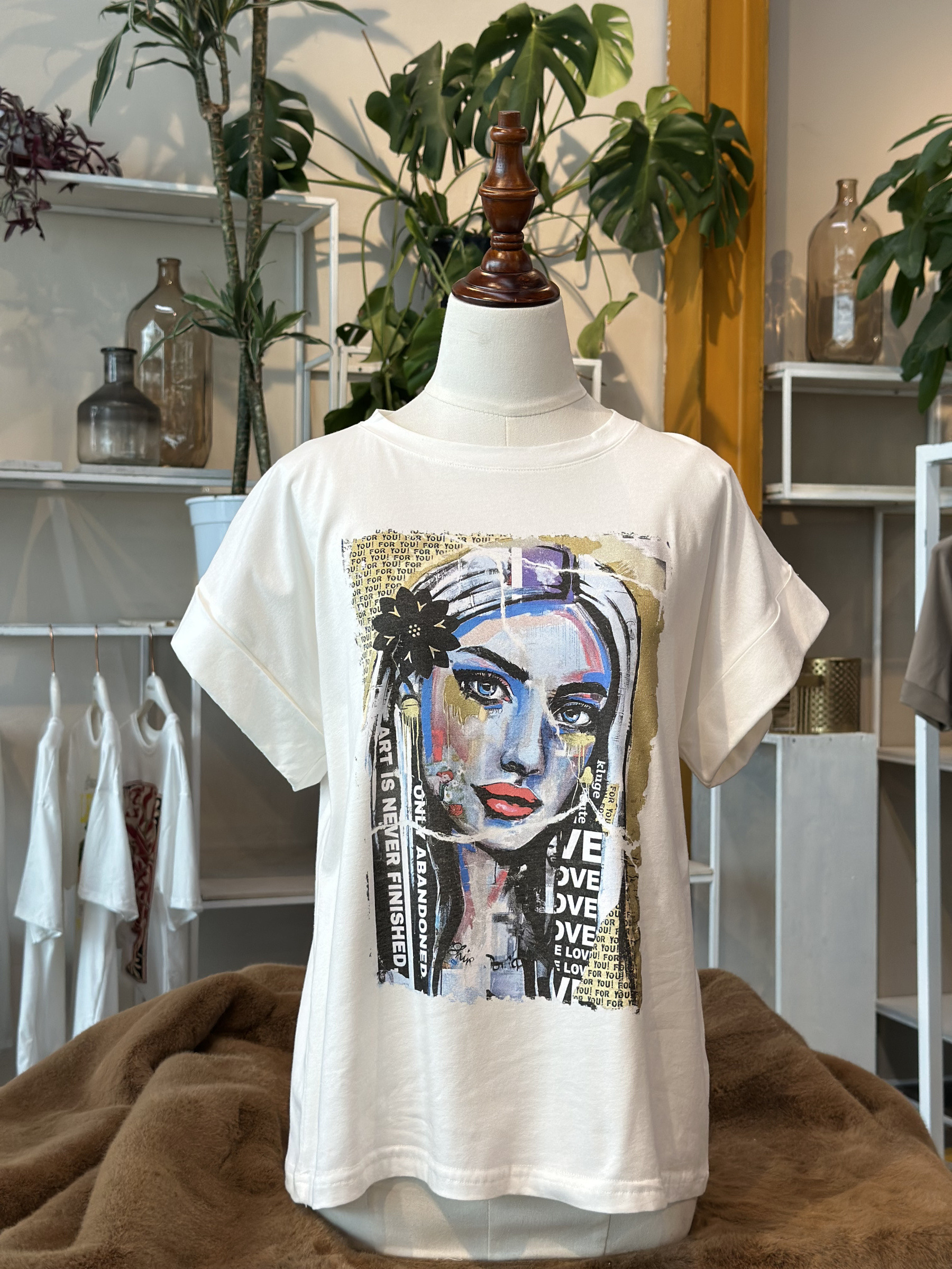 Mayorista FIRSTAGE - Camiseta Mujer Estampado Cara Estilo Periódico 100% Algodón Hecho en Italia
